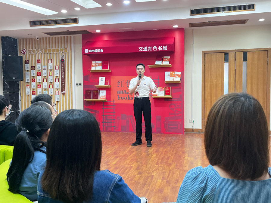 2022年全省“共同富裕·青年说”-吕健威在龙游县交通运输局红色书屋进行线下宣讲.jpg