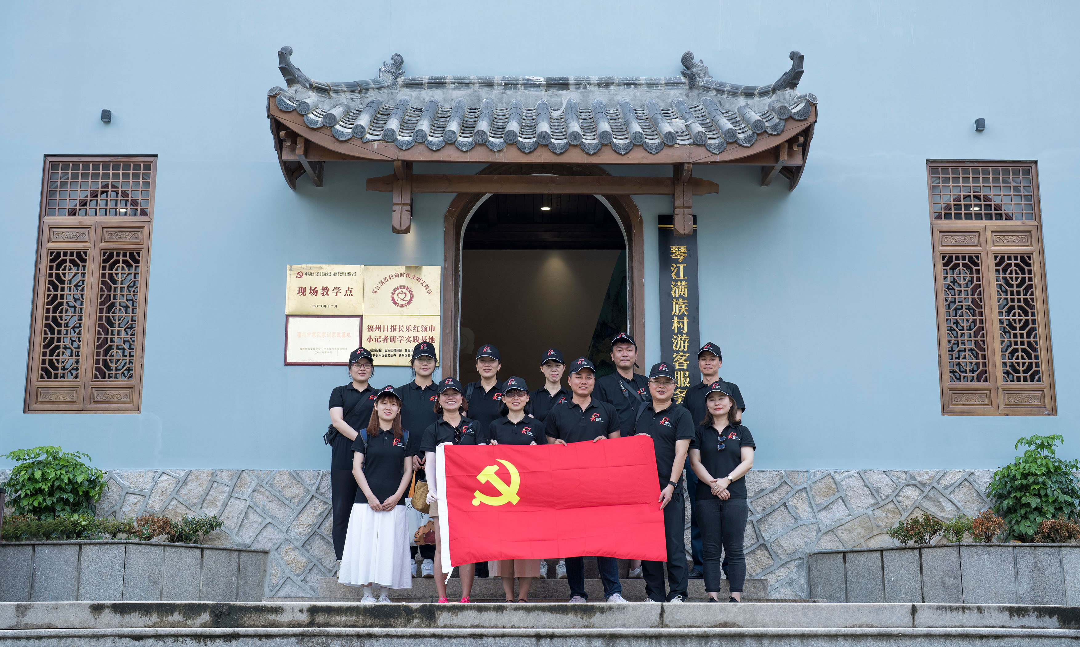 合影.jpg