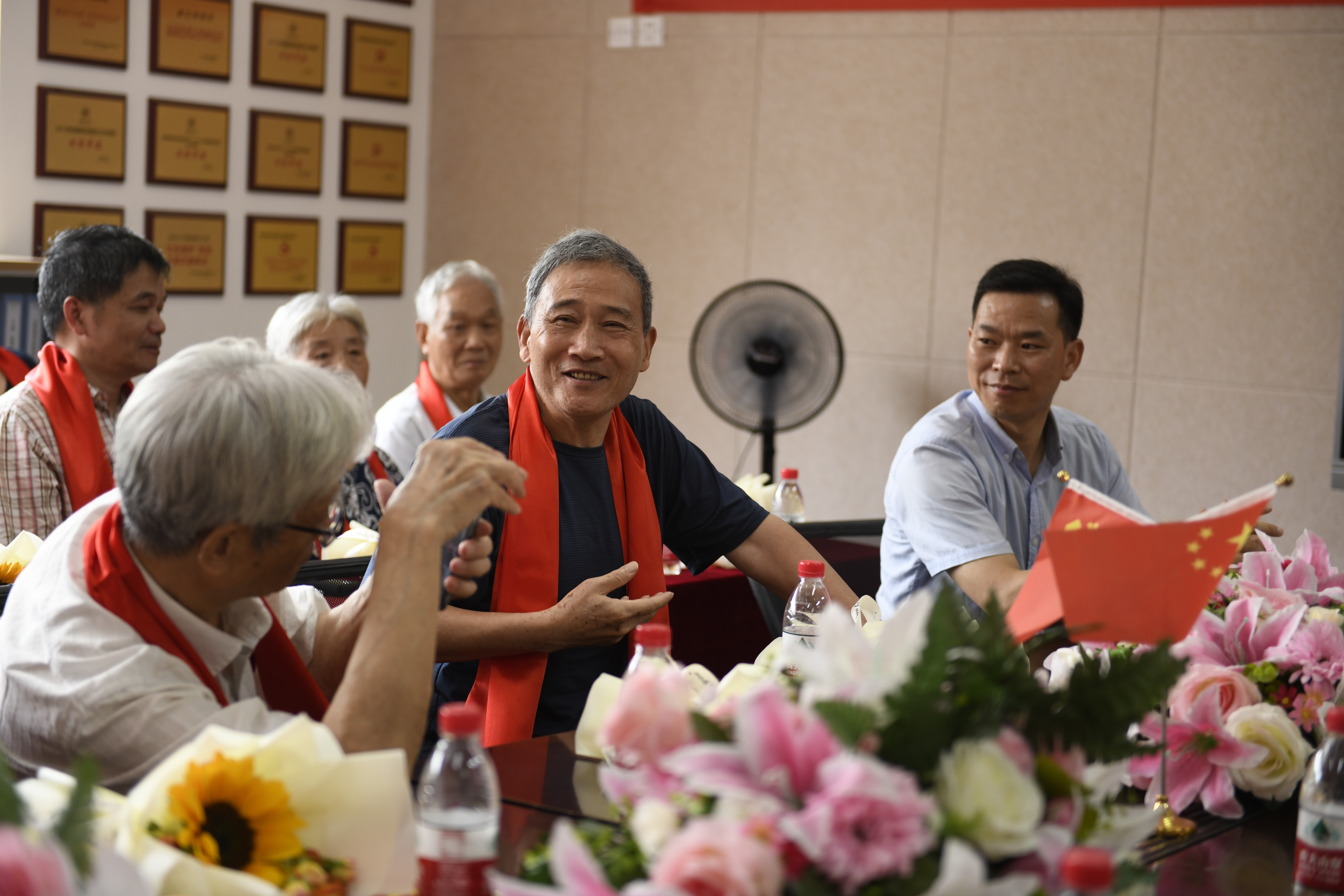 老同志(1).jpg