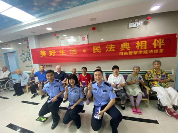 7月24日法律学子在商丘市福满堂颐养中心开展普法志愿活动.png