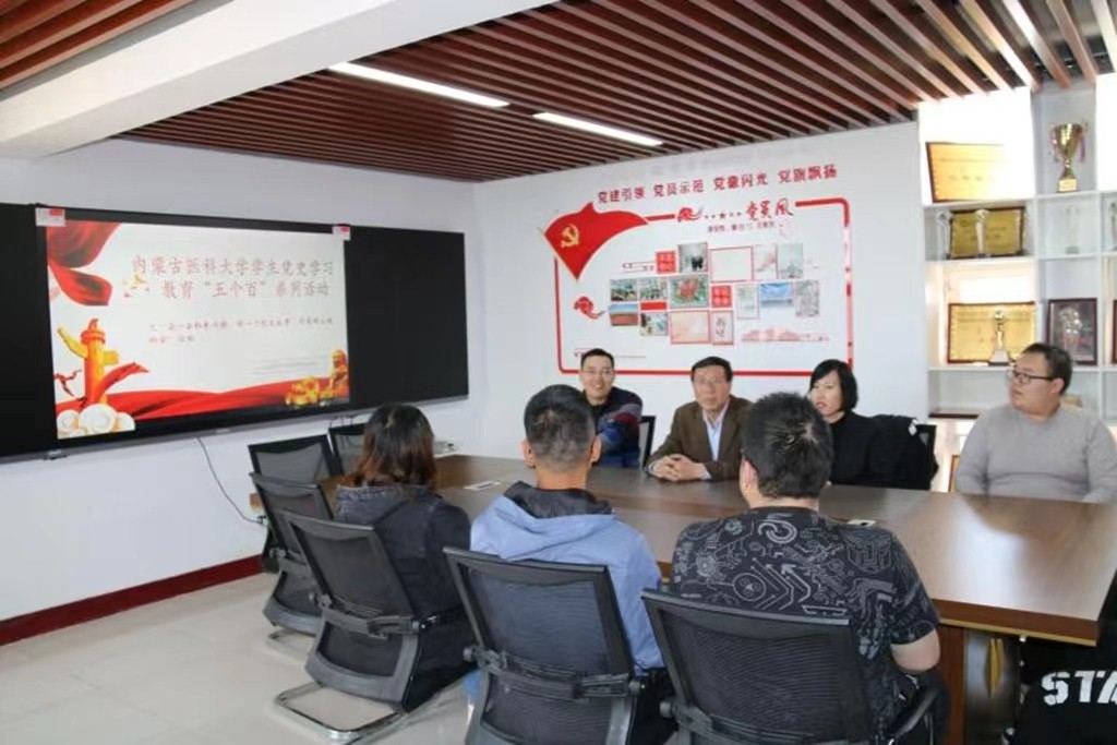 书记、院长进学生社区与学生座谈.jpg