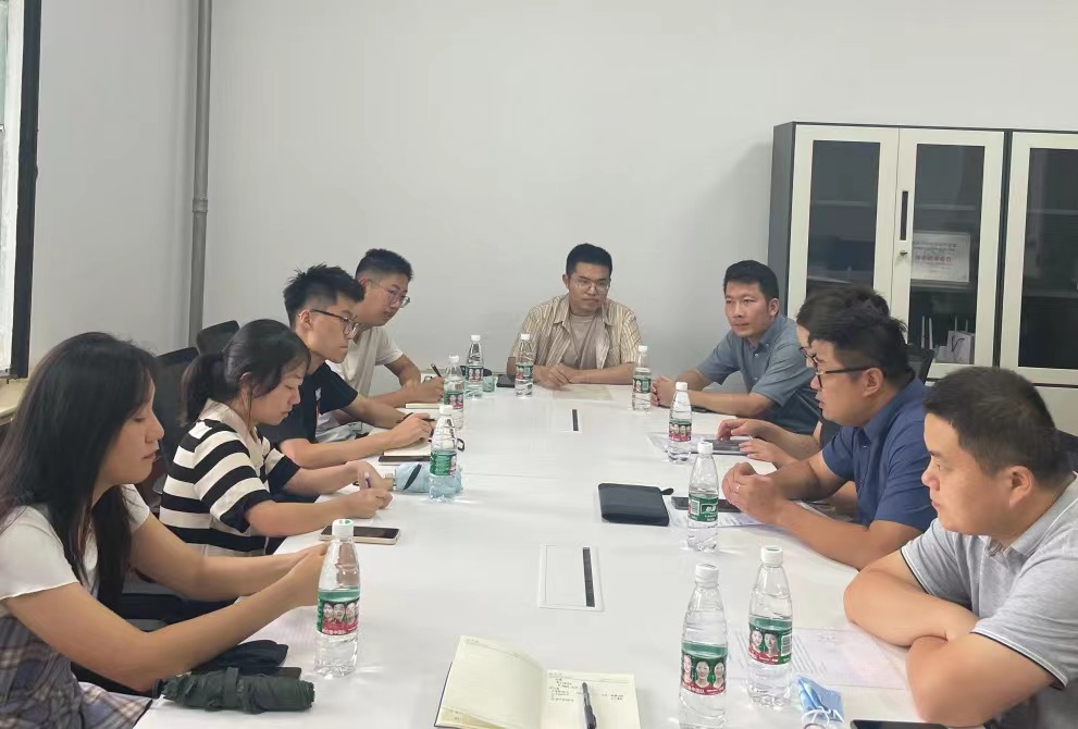 首批学生出国行前教育.jpg