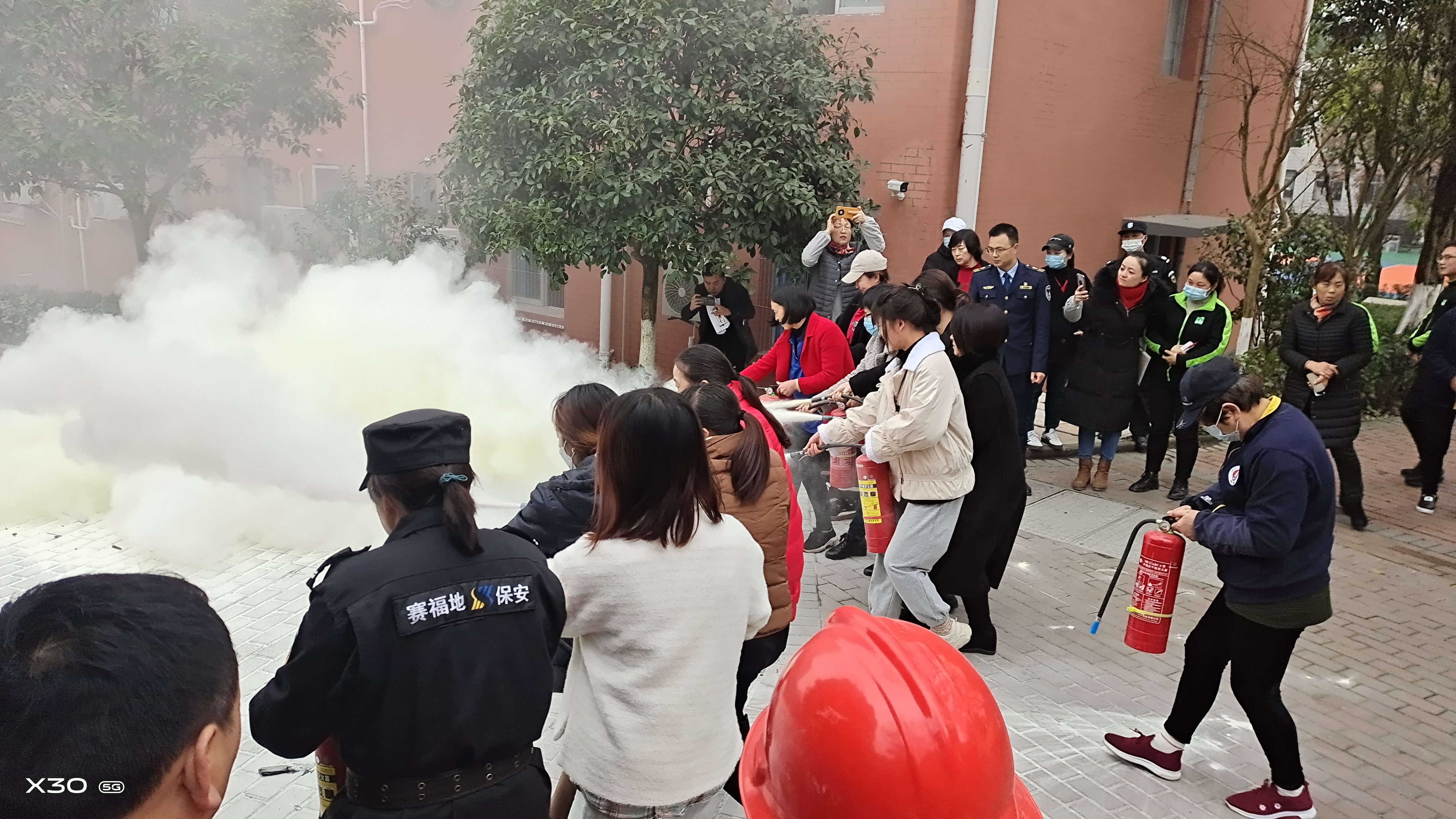 1.学生社区消防演练.jpg