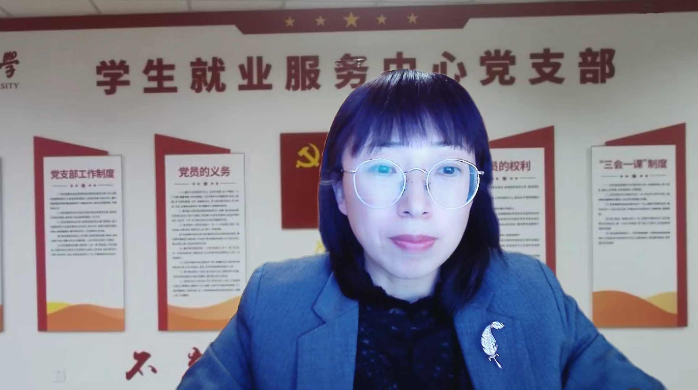 严军老师讲话.jpg