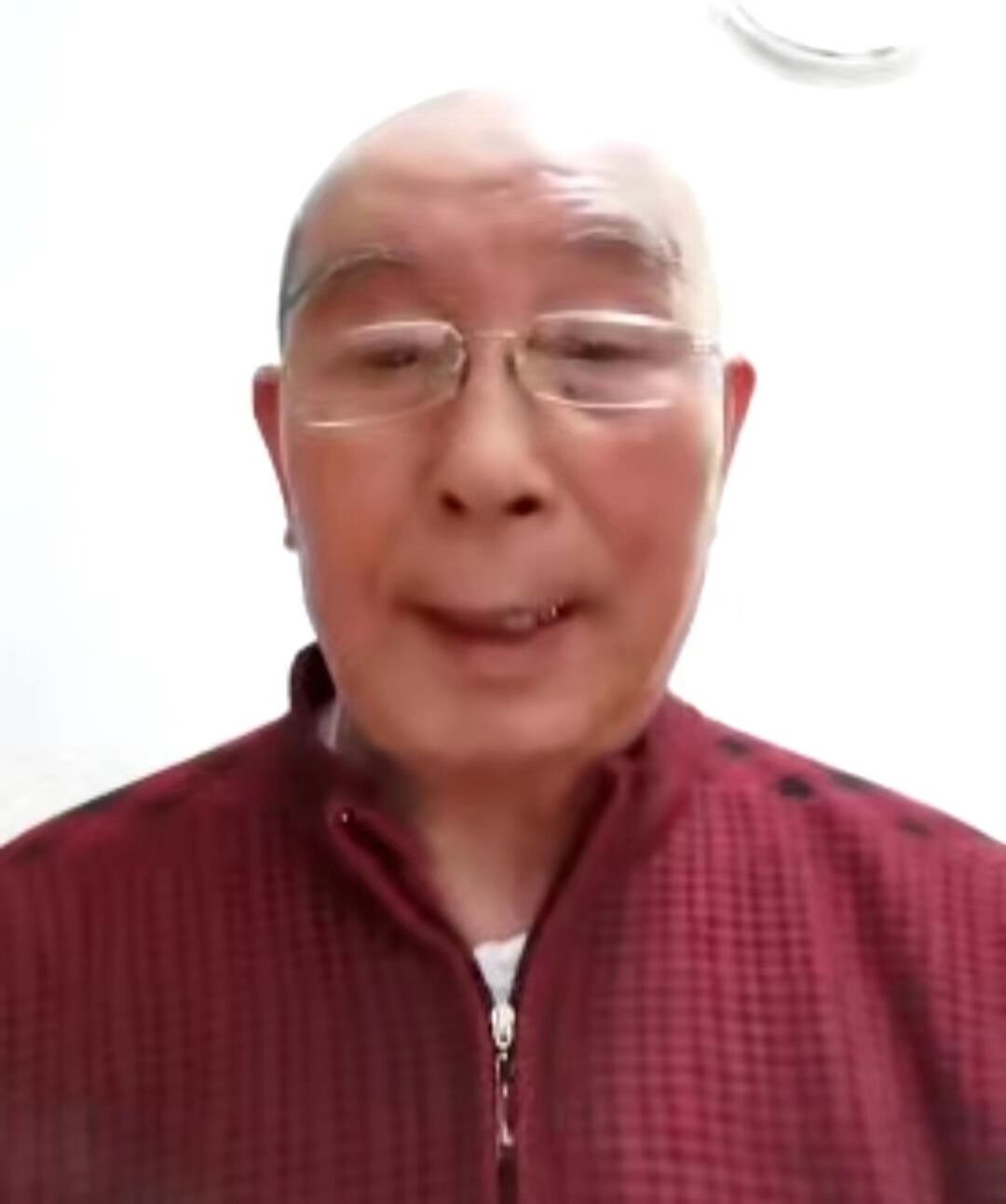 严老英雄讲话.jpg