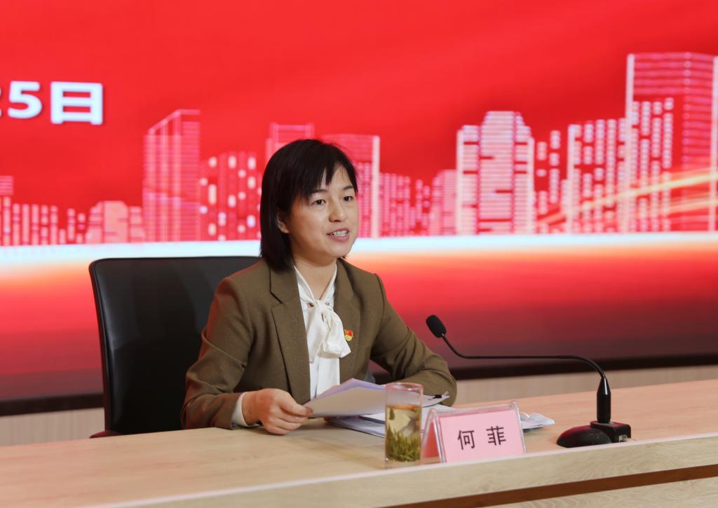 陕西劳模党代表何菲宣讲党的二十大精神.jpg