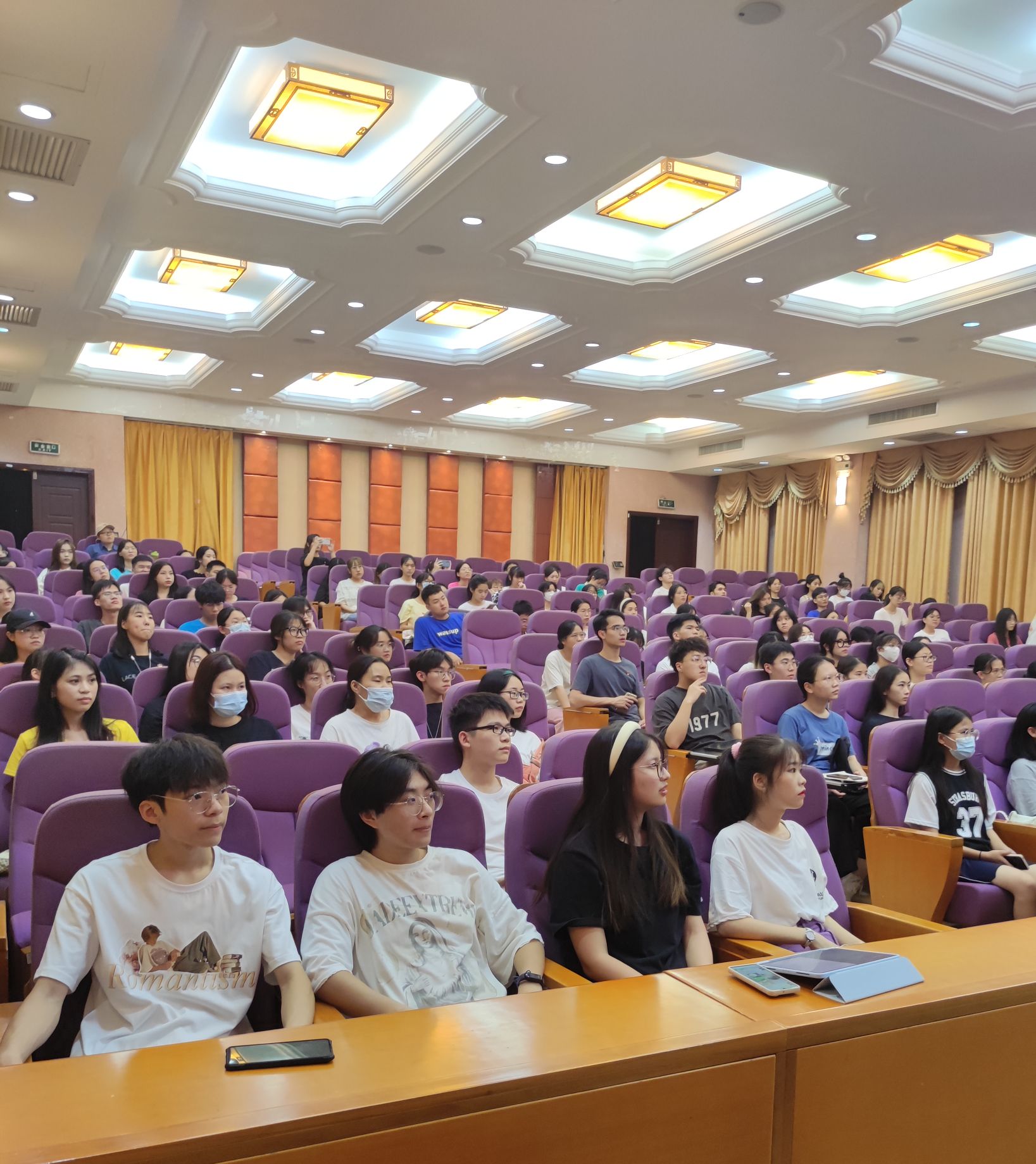 20220925经济学院国际经济与贸易学生党支部开展“清正廉洁做表率”理论学习照片1.jpg