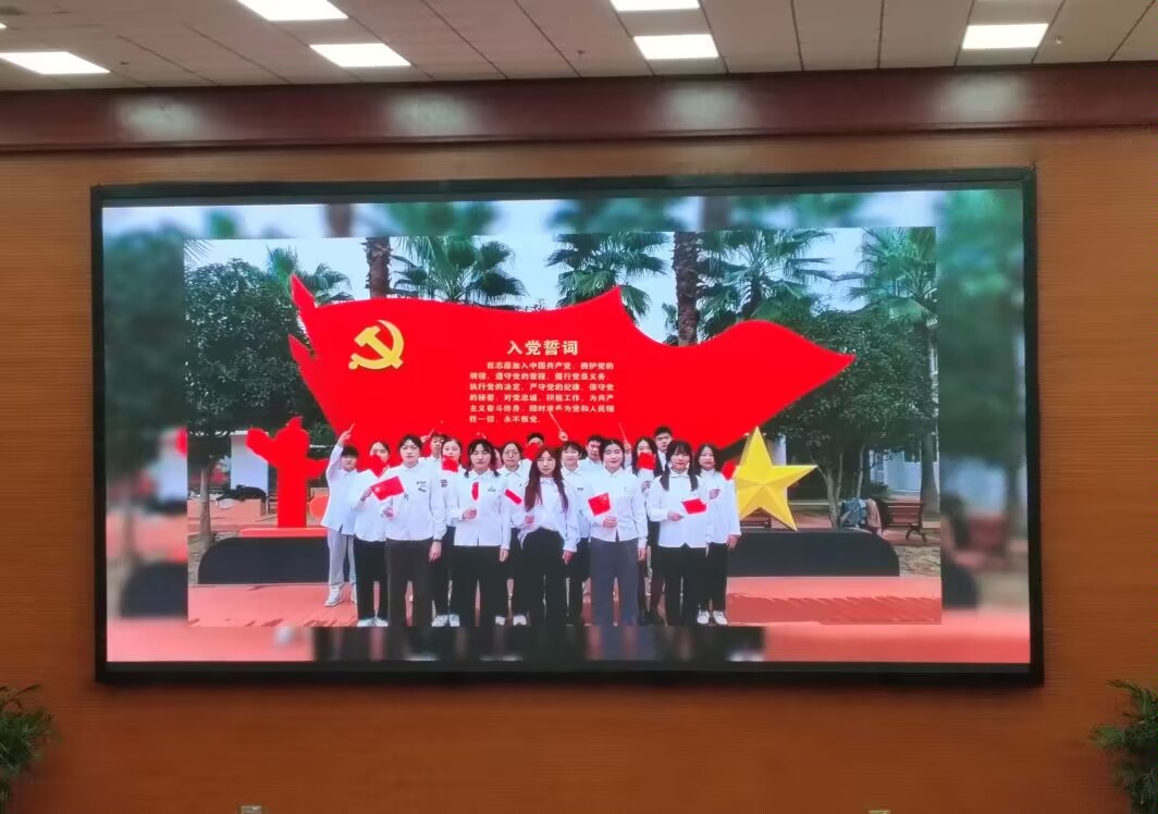 “悟思想·聚力量”学习党的二十大精神汇报演出照片（7）.jpg