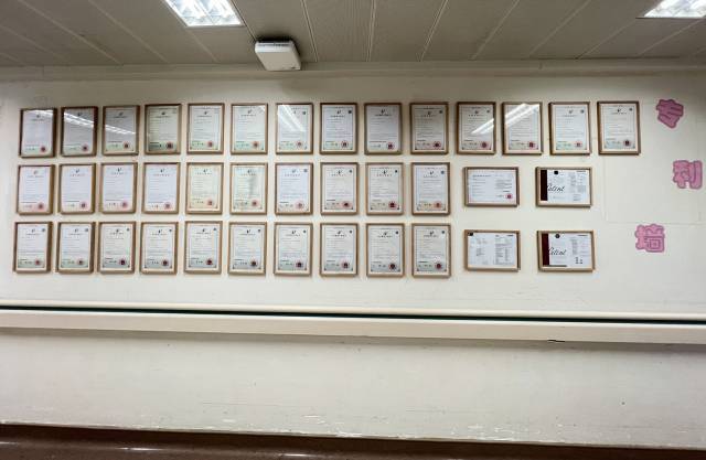 专利墙展示38项专利证书.jpg