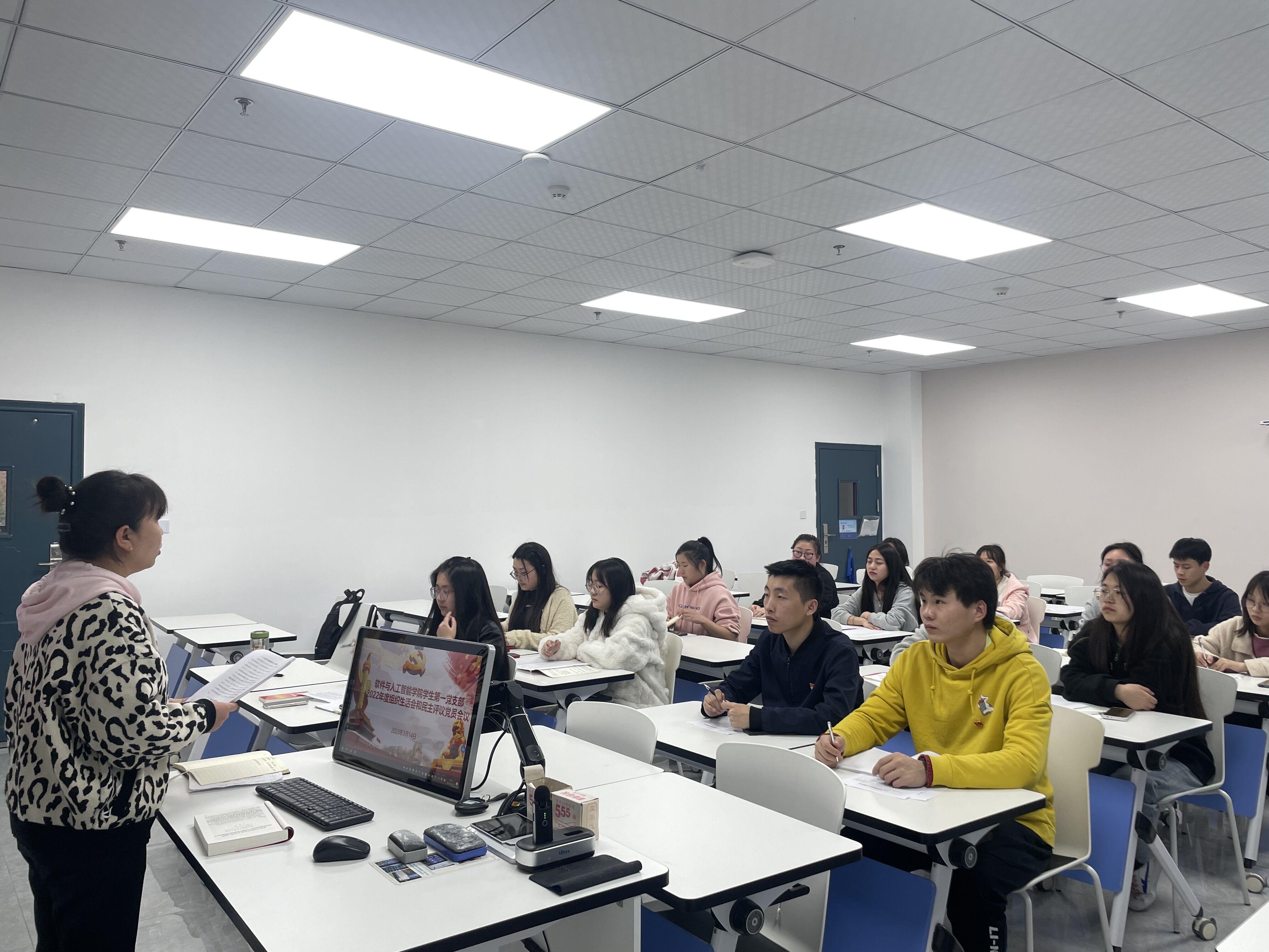 学生第一党支部召开2022年支部组织生活会和民主评议党员会议照片（2）.jpg