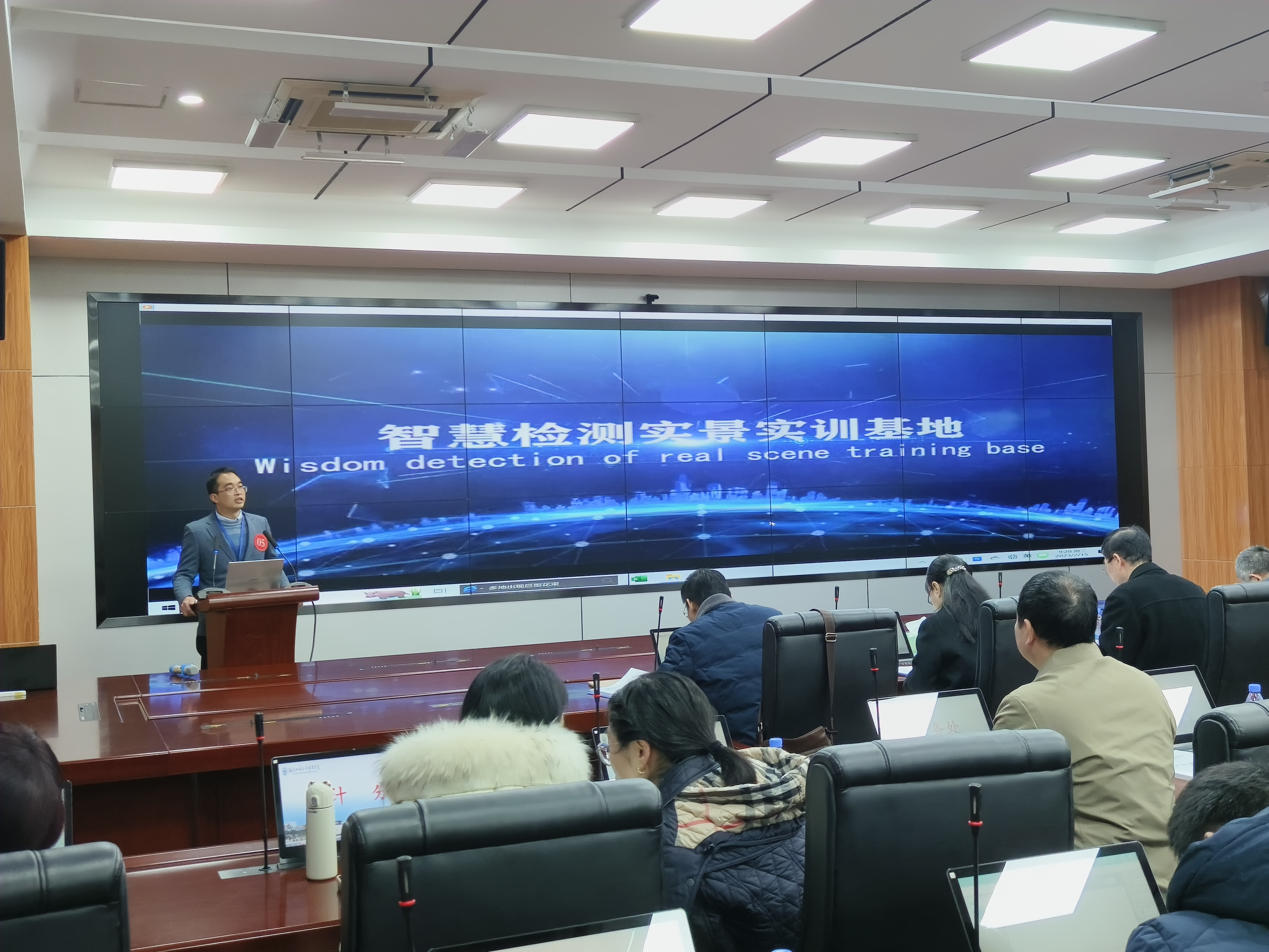 二级学院院领导组(支部党员教师朱明栓副院长).jpg 二级学院院领导组(支部党员教师朱明栓副院长).jpg