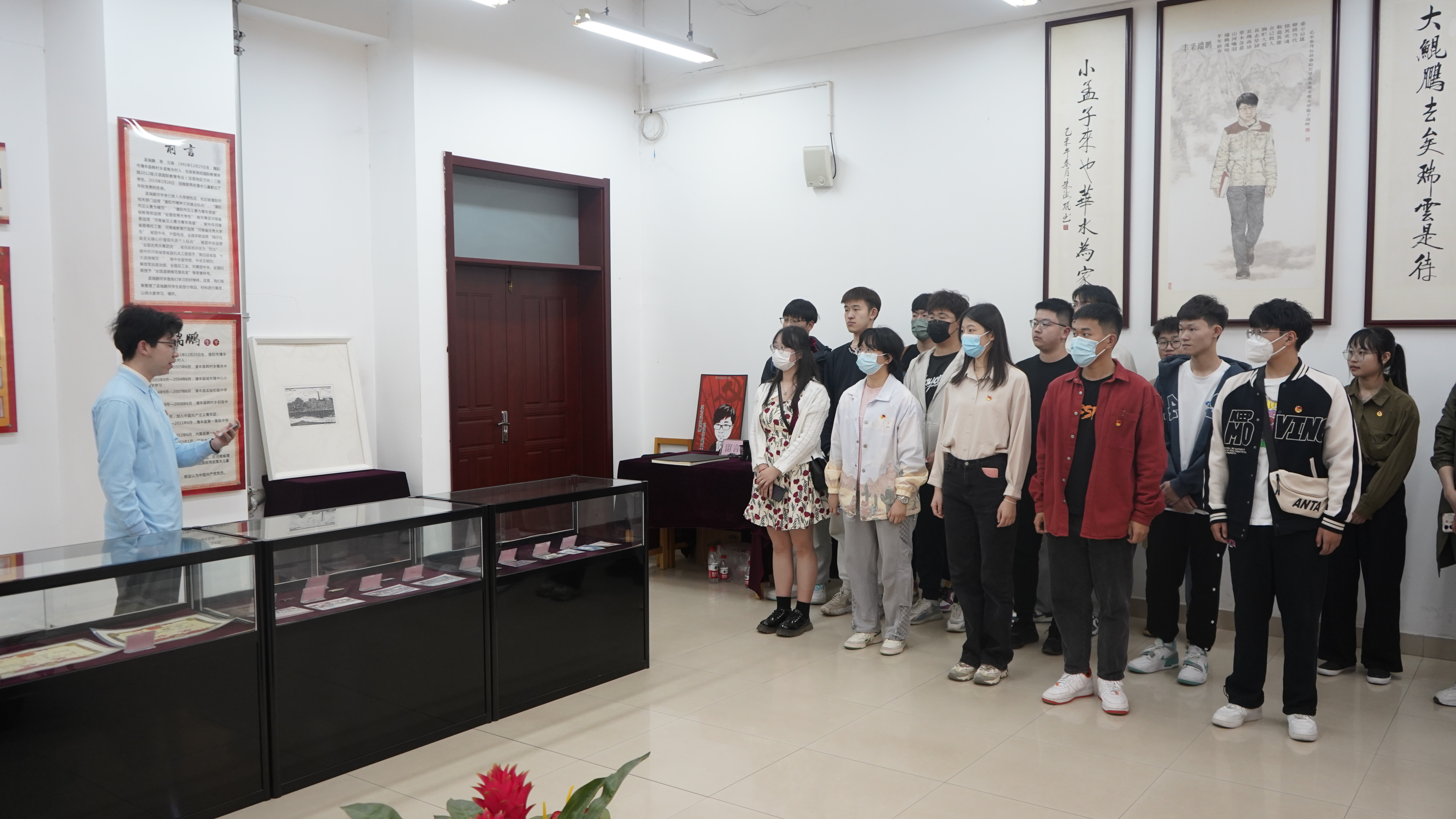 02学生第一党支部开展“学习雷锋精神，传承瑞鹏精神”主题党日活动