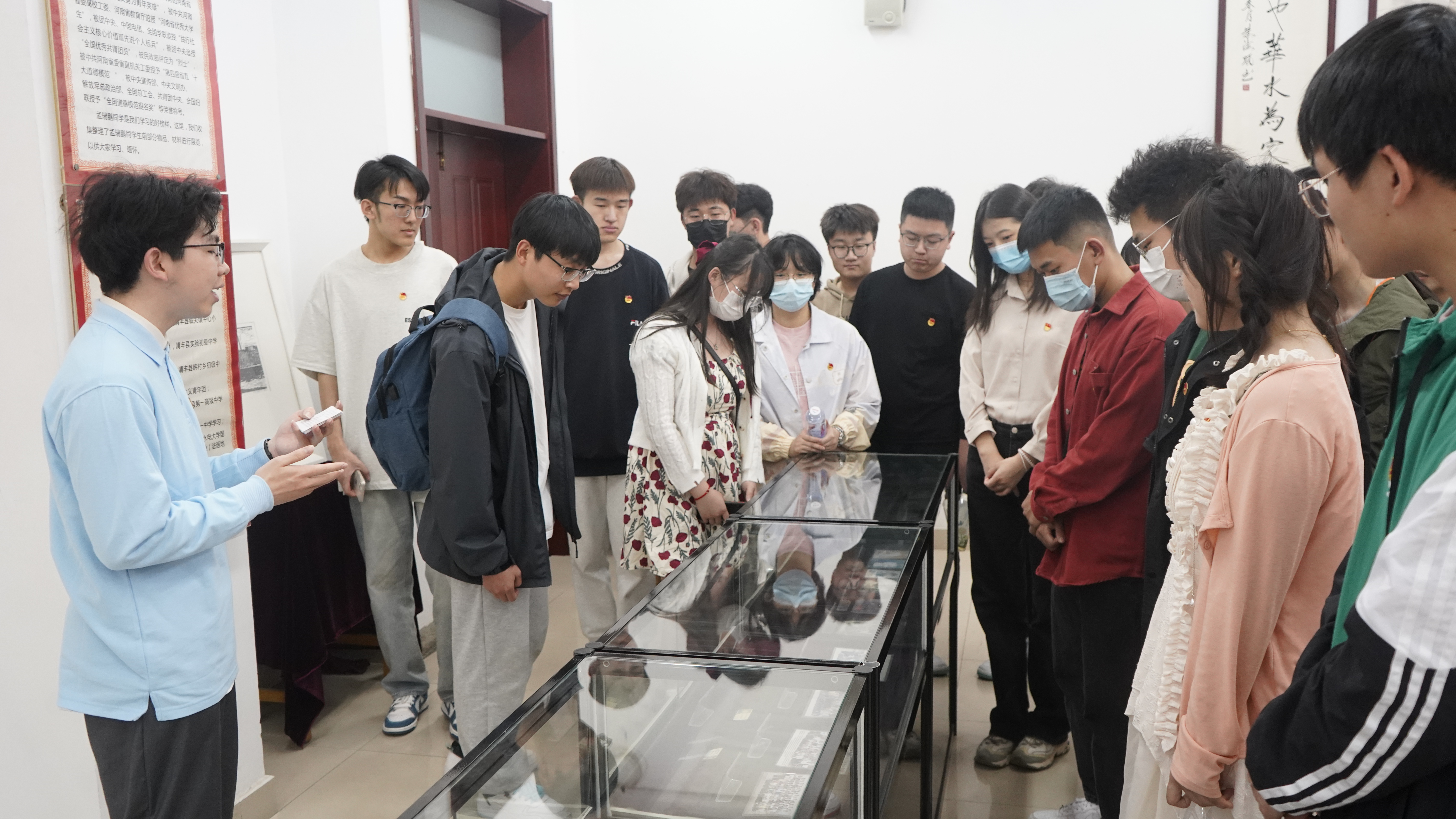 04学生第一党支部开展“学习雷锋精神，传承瑞鹏精神”主题党日活动