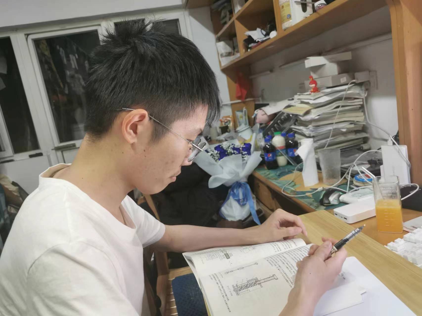 董坤.jpg 董坤.jpg