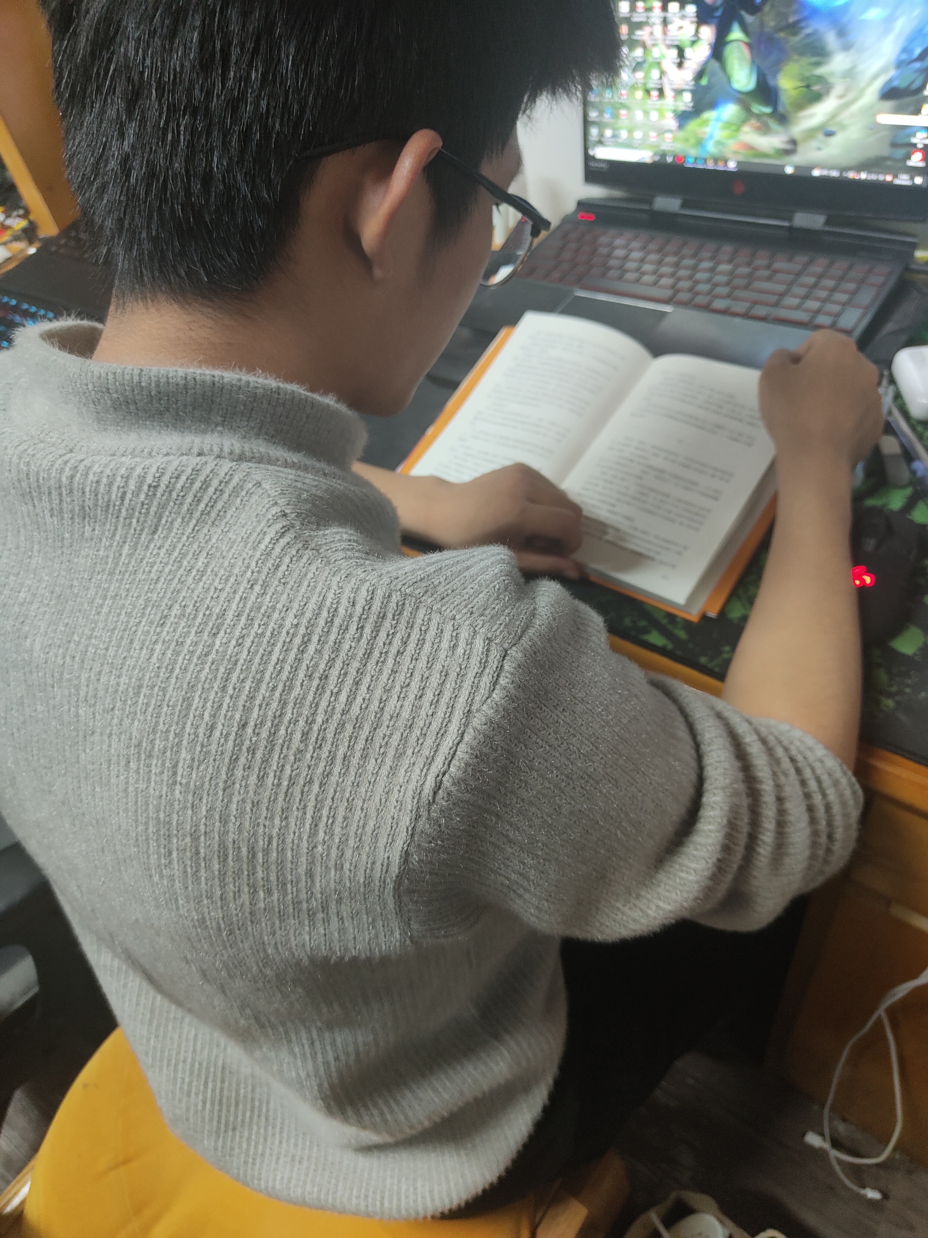 张晗琦.jpg 张晗琦.jpg