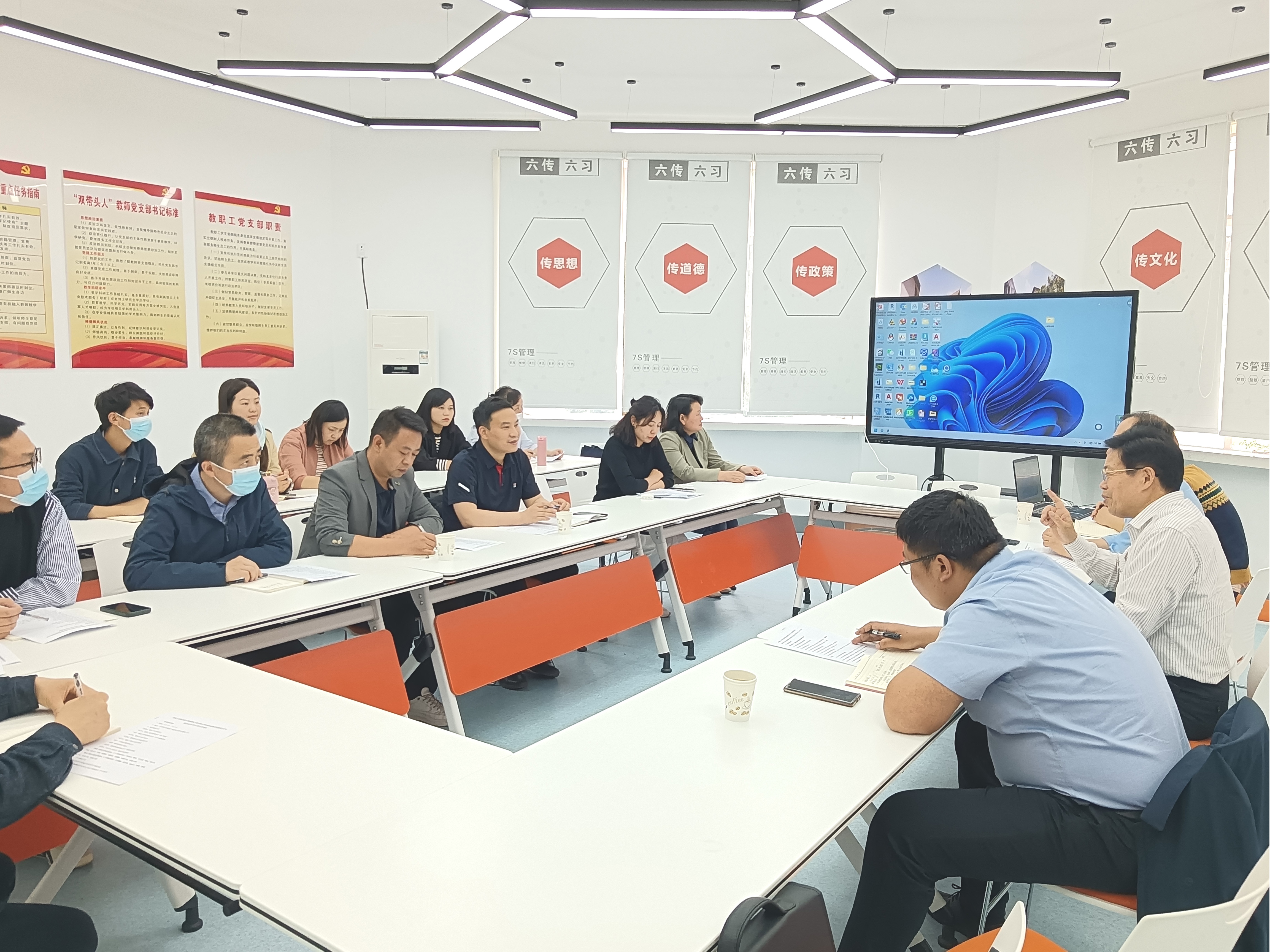 建筑工程学院与河南省安装集团有限责任公司校企合作交流.jpg