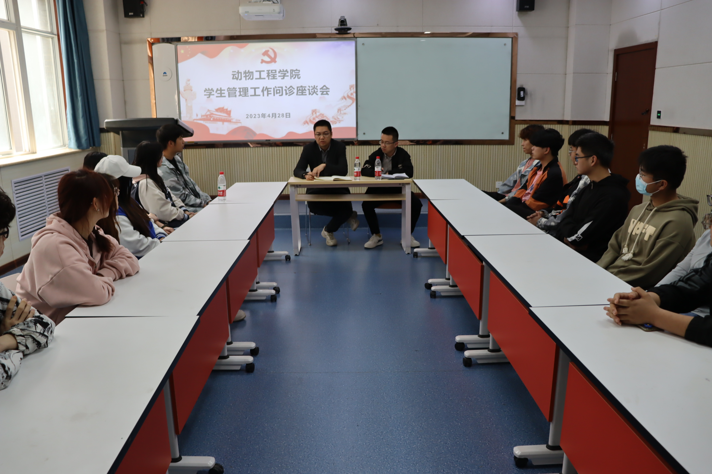 非学生干部代表座谈会.JPG