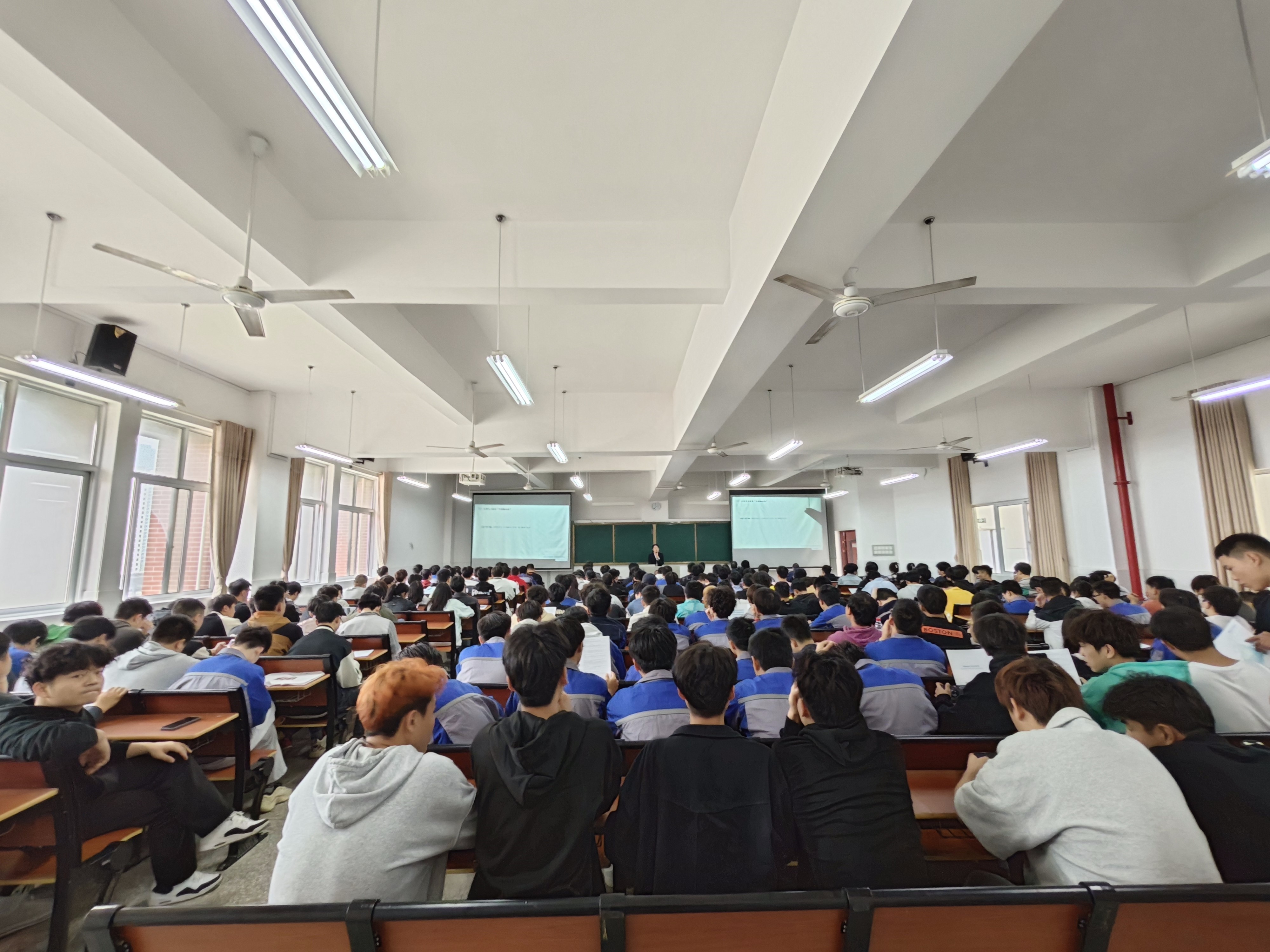 宣讲会现场（一）.jpg