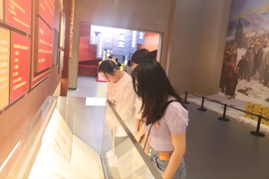马克思主义学院学生第一、三党支部开展“传承燕赵红色基因 争做青年党员先锋”主题党日活动3.jpg