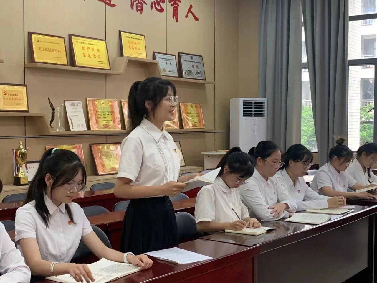 召开党员发展、转正通表大会.jpg