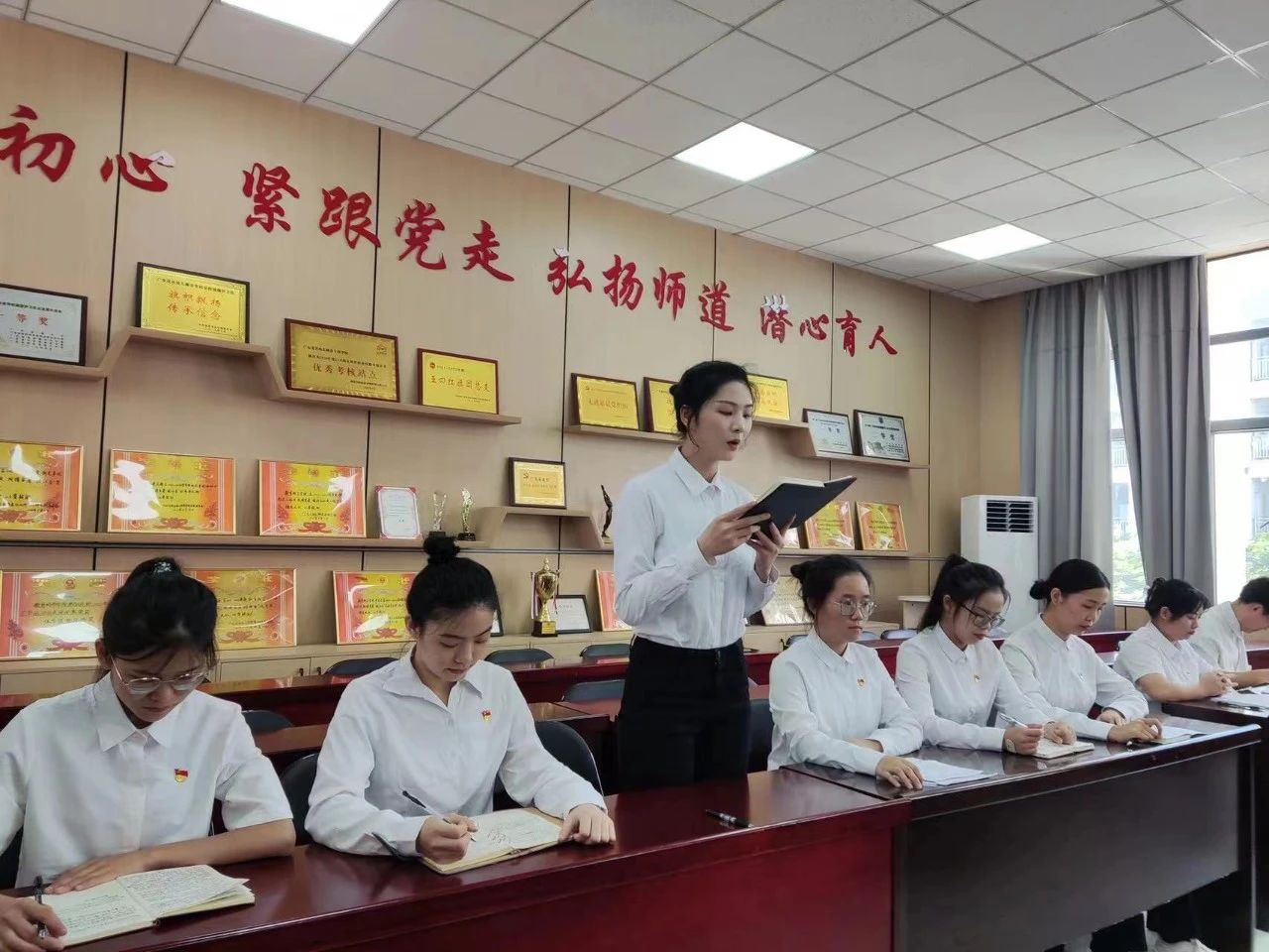 召开党员发展、转正通表大会1.jpg