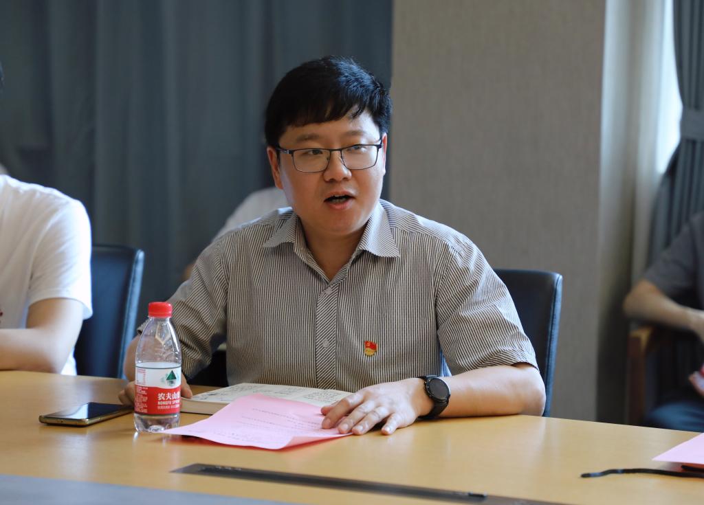 胡振宇点评.jpg