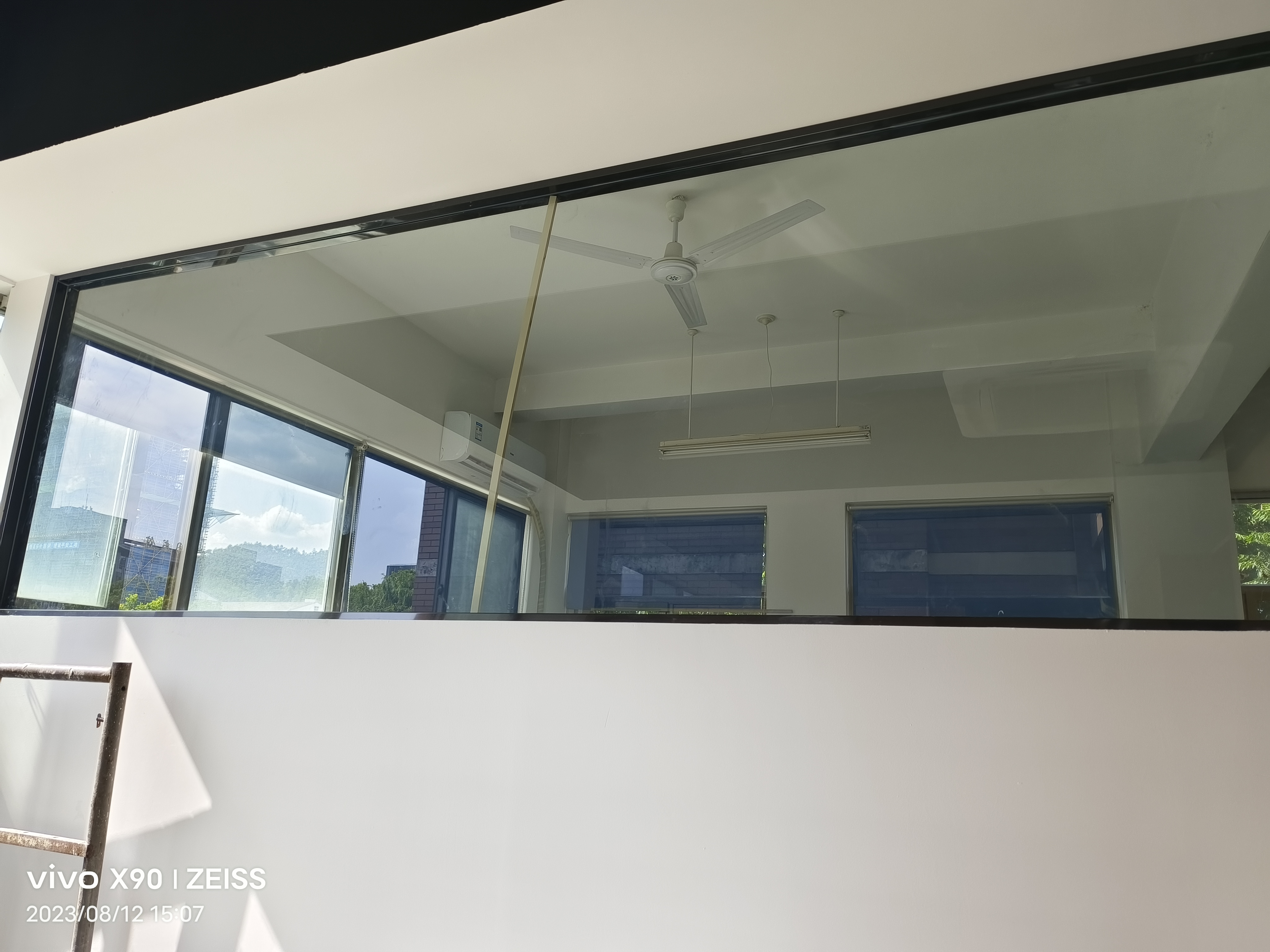 6.安装墙壁玻璃窗