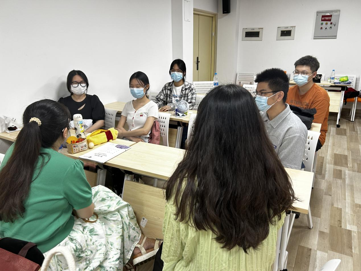 仙岳医院与学生座谈1.png 仙岳医院与学生座谈1.png