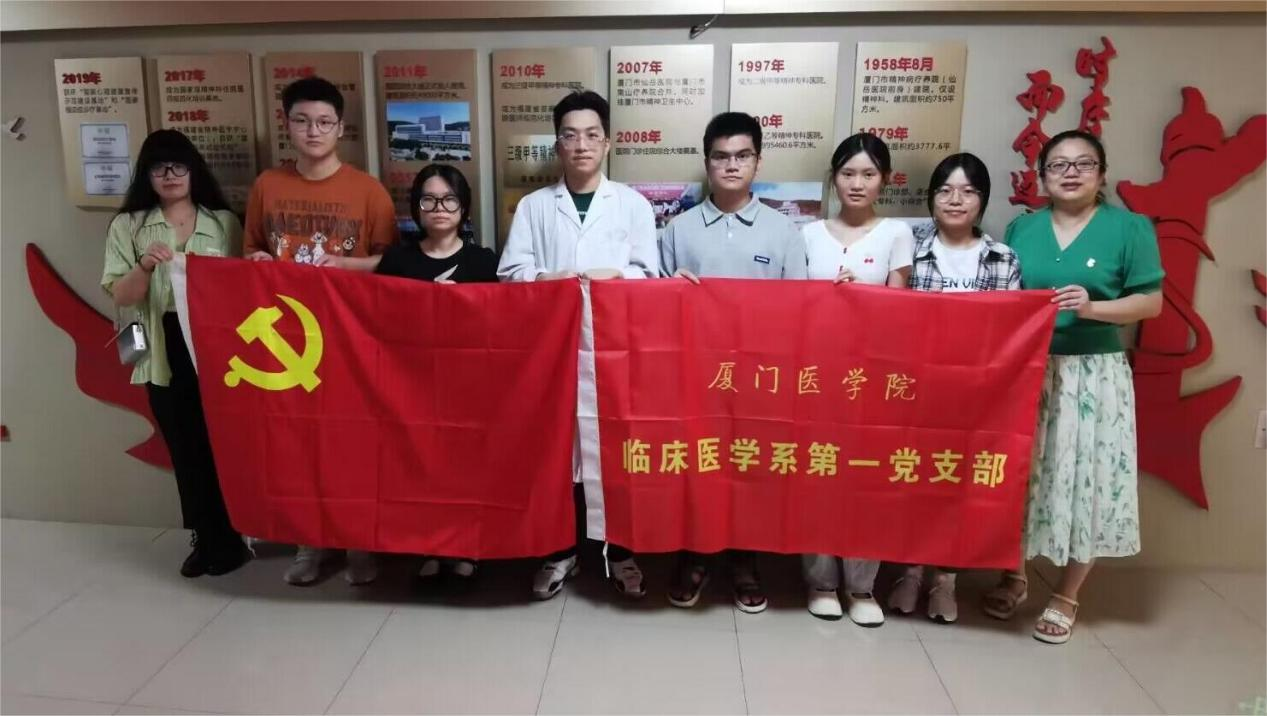 仙岳医院与学生合影1.png 仙岳医院与学生合影1.png