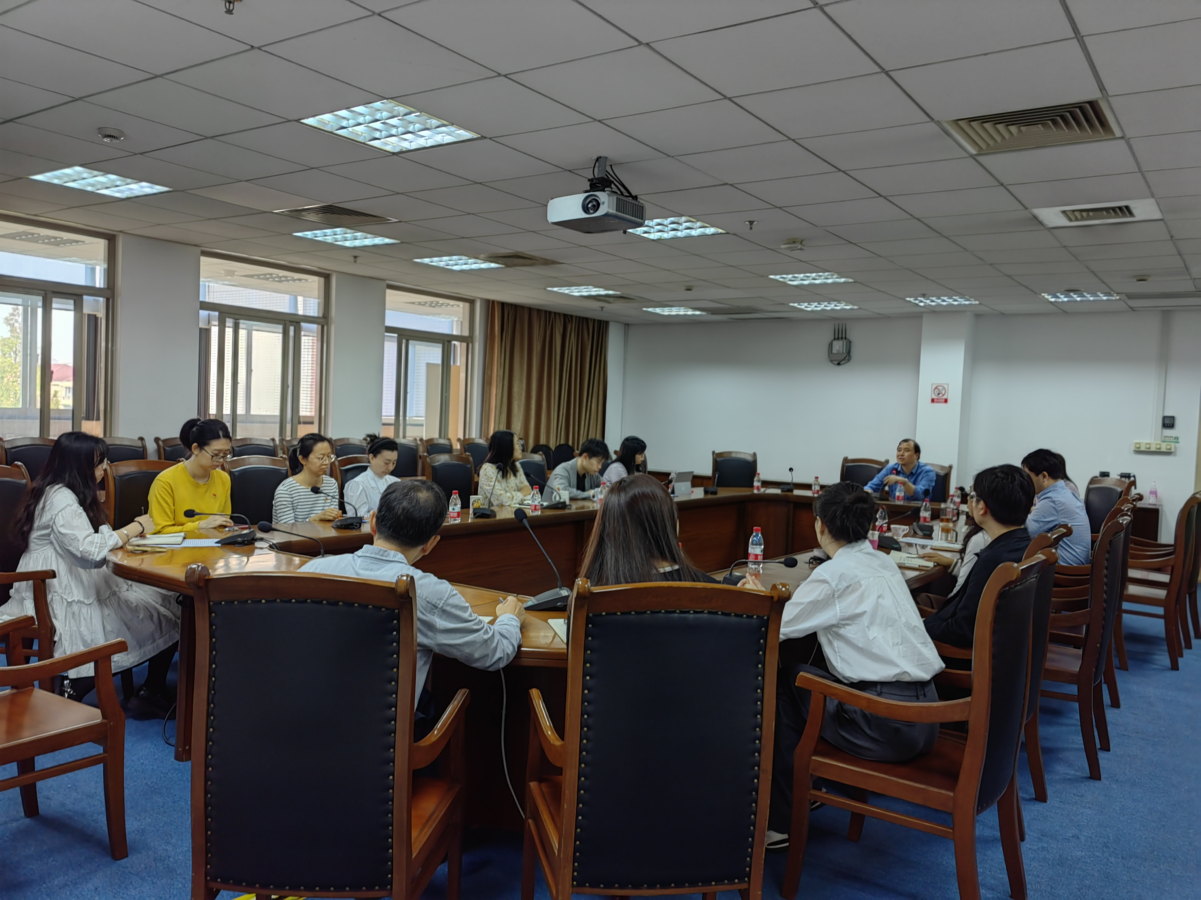 讨论蒋潇仪为入党积极分子会议.jpg 讨论蒋潇仪为入党积极分子会议.jpg