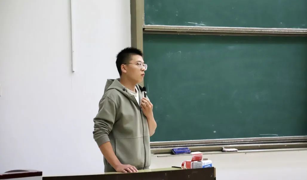 学院组织员阮征老师发表讲话.jpg