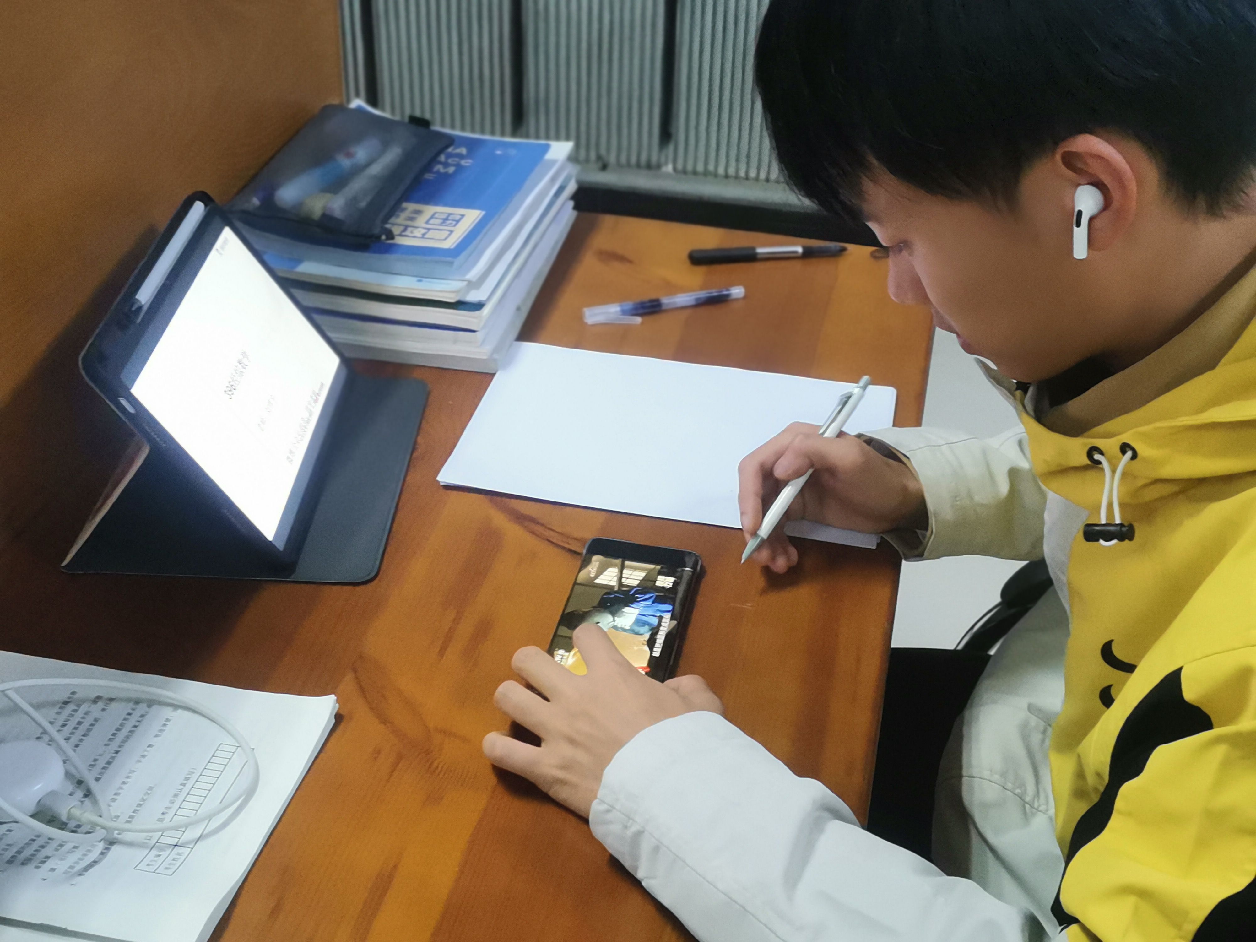 邬满意-图片.jpg 邬满意-图片.jpg