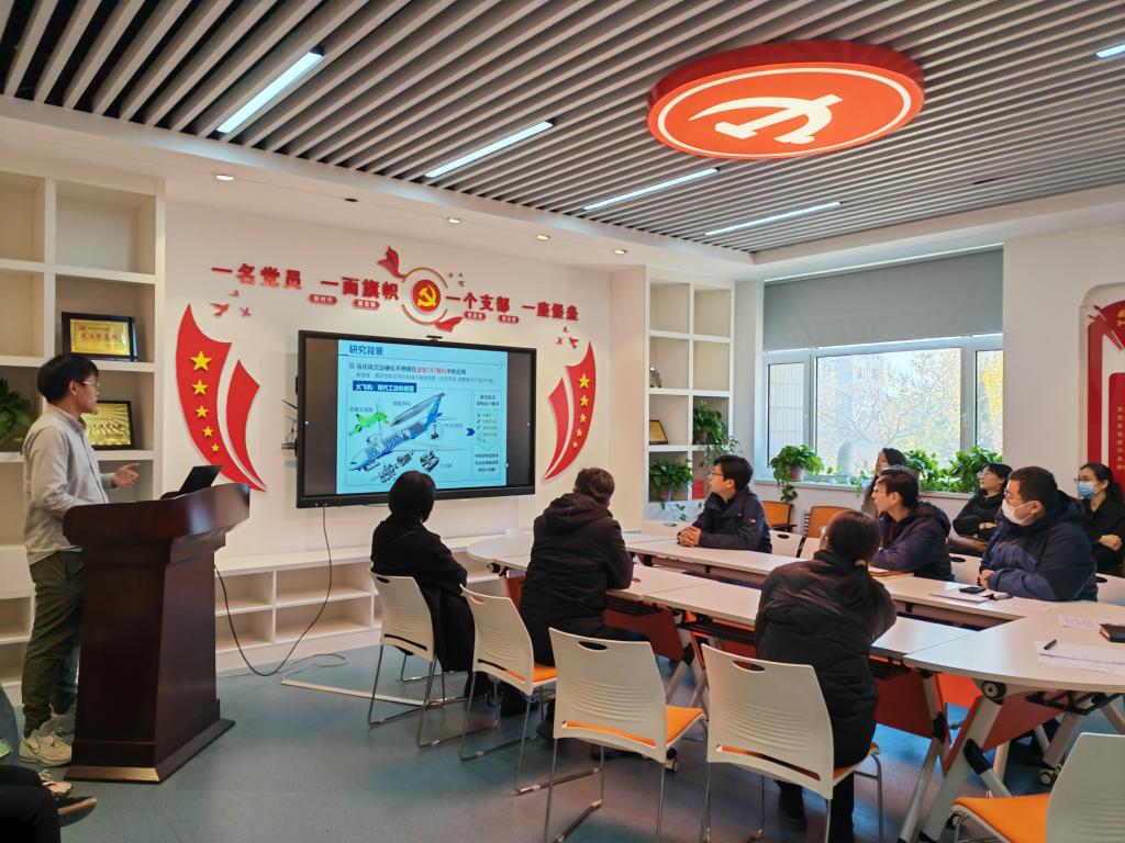 陈老师讲座.jpg