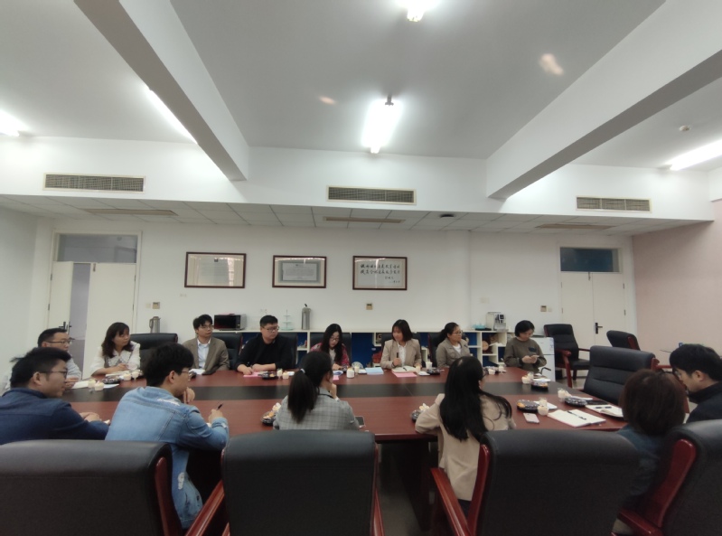 “辅导员下午茶”座谈会现场.jpg