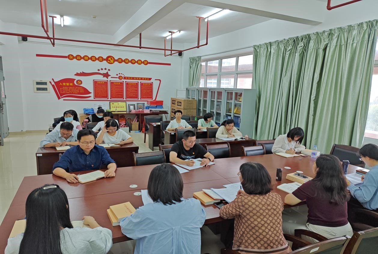 健康学院教工党支部召开意识形态专题集中学习会议图2.jpg