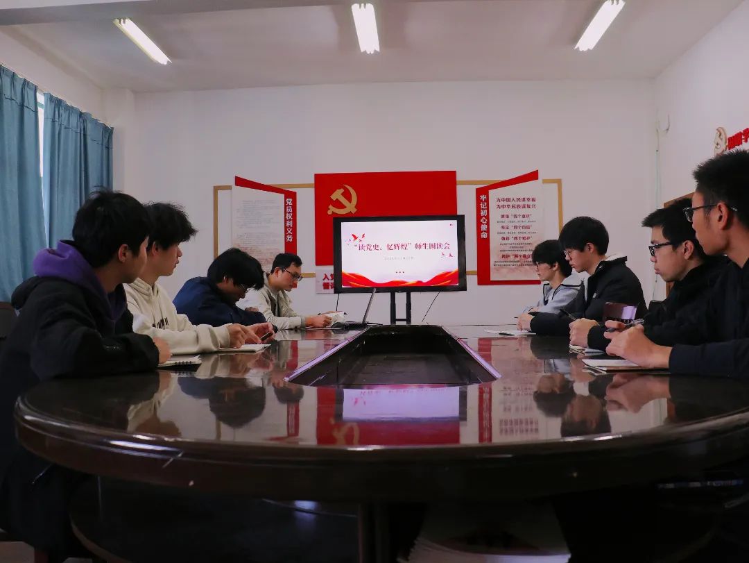 师生围读会.jpg