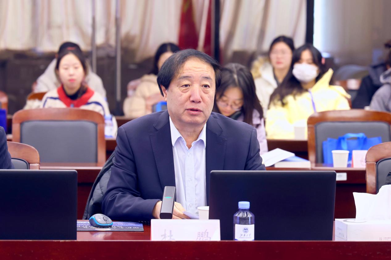 杜鹏教授做大会主旨发言.jpg