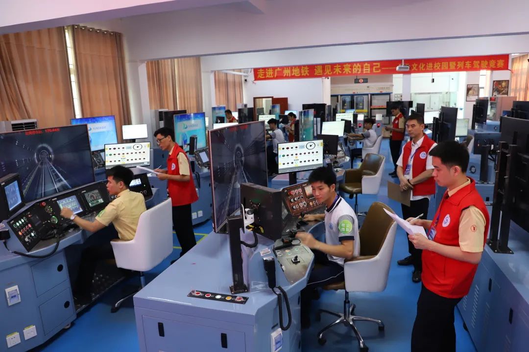 车辆党支部开展企业文化进校园暨列车驾驶竞赛活动.jpg