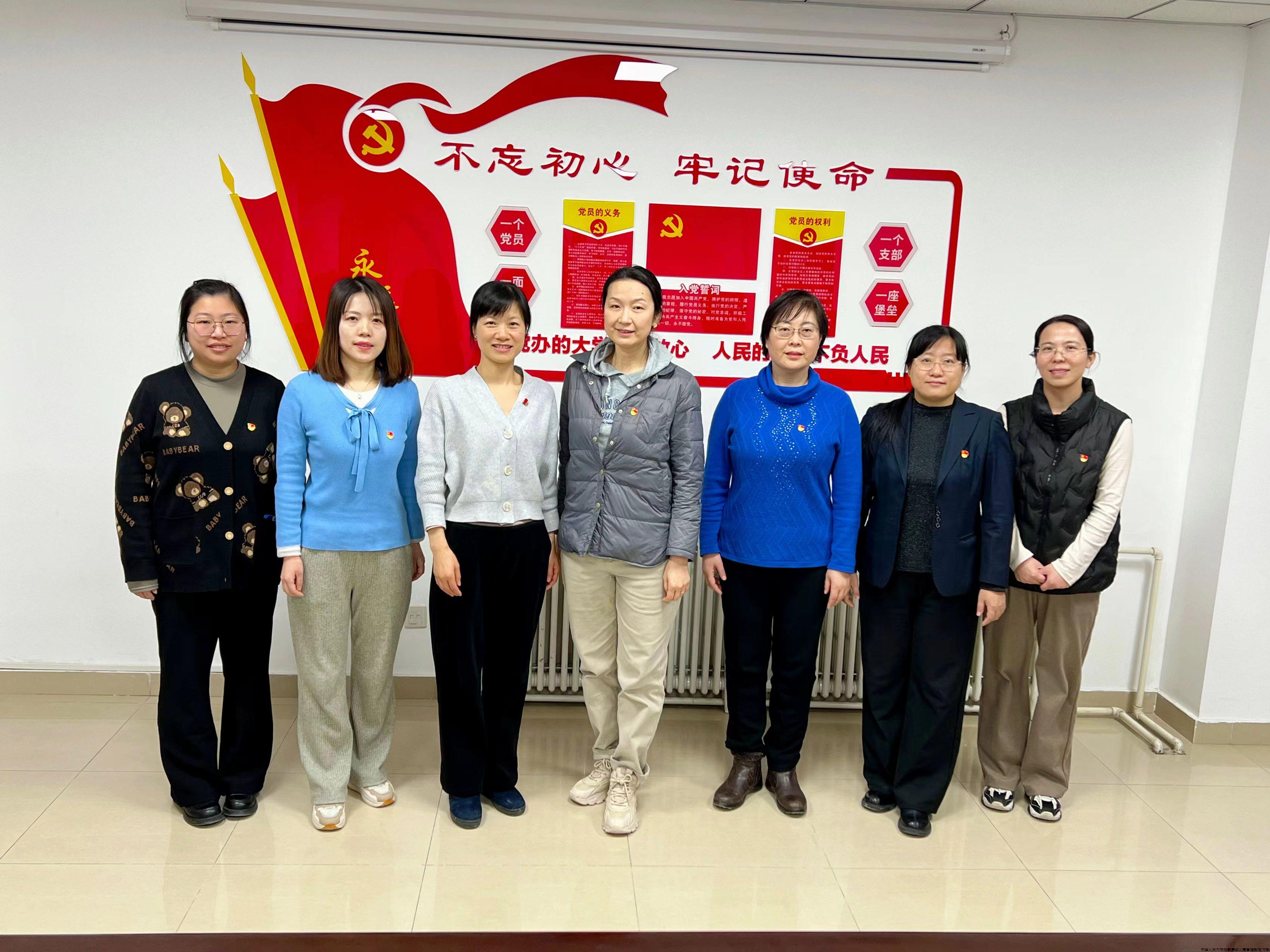 学宿保障中心党支部新一届支委成员.jpg