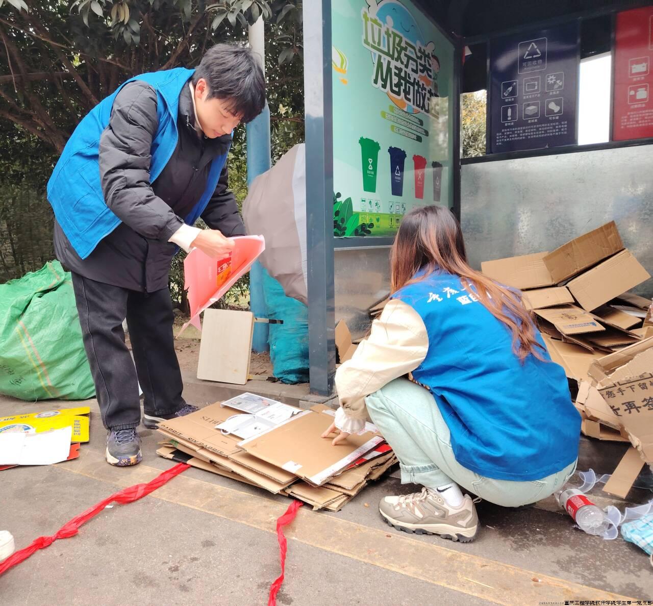 红雁实践团开展”学习雷锋精神 践行时代新风”志愿服务(2).jpg