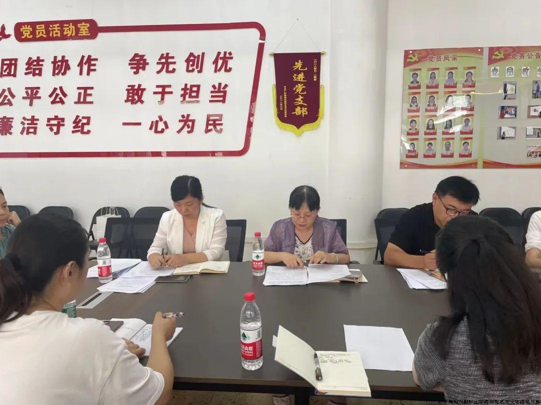 教师座谈会.jpg