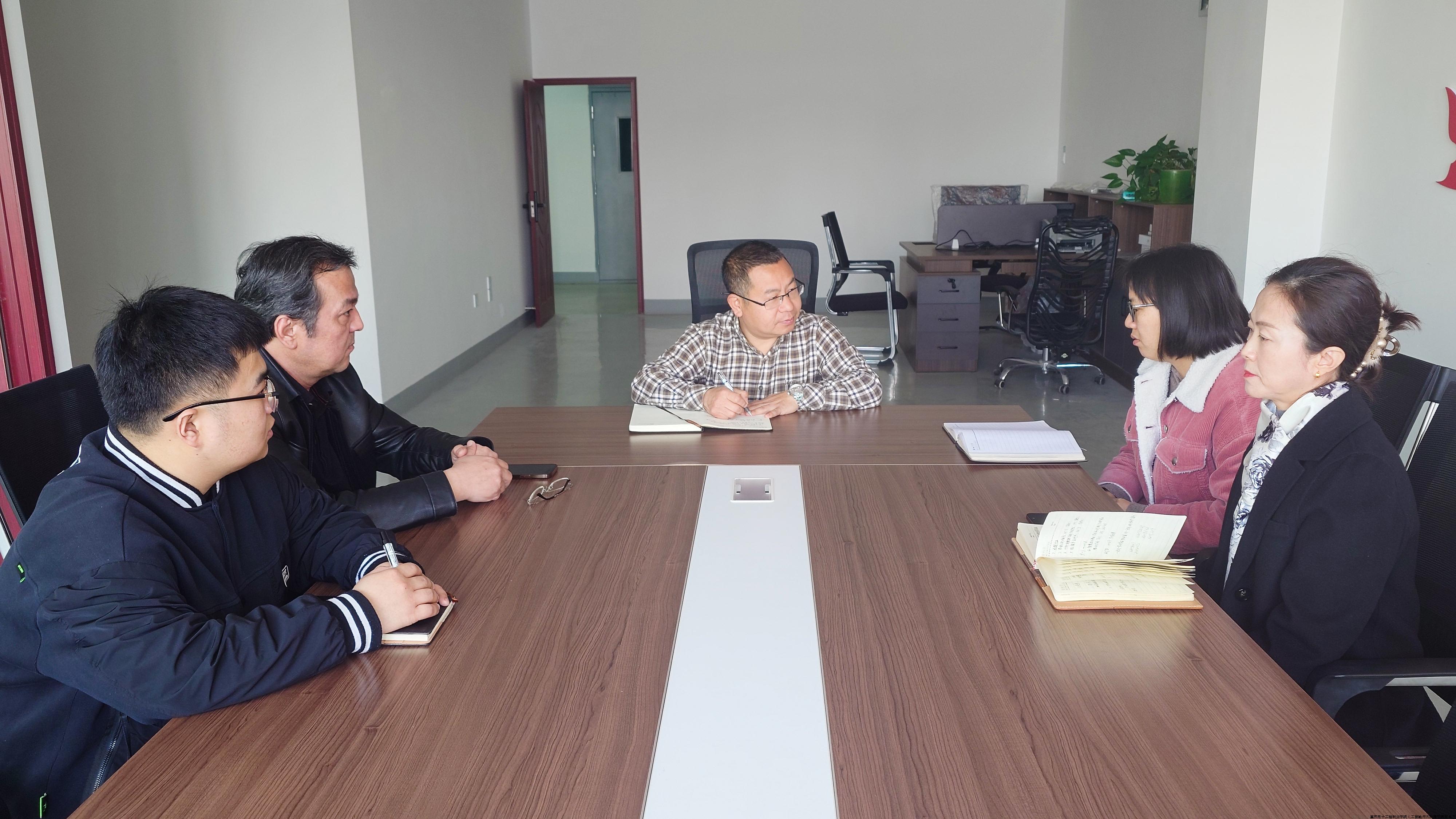 余建军老师在新疆农业职业技术学院开展信息化工作调研座谈.JPG