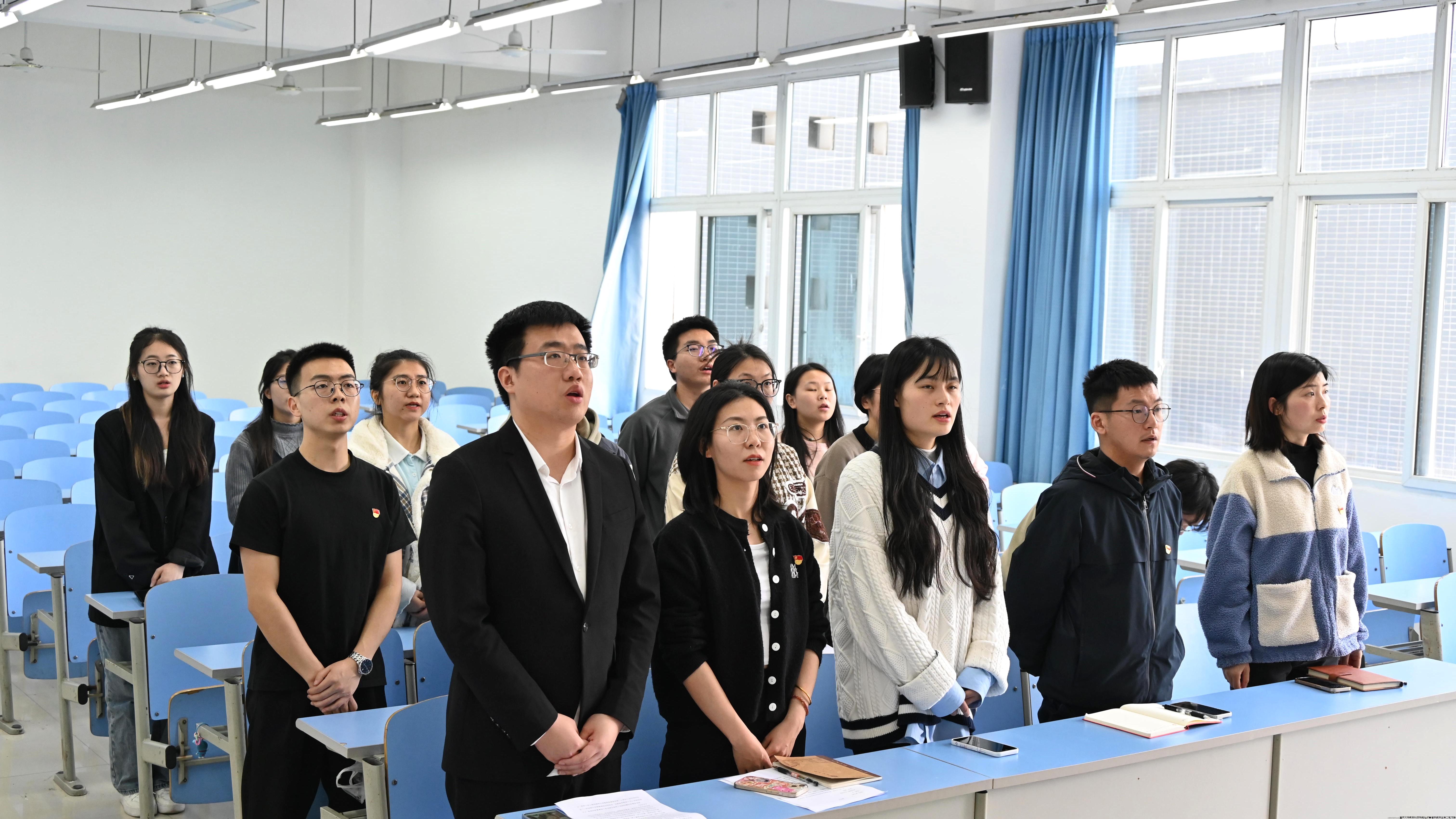 唱国际歌.jpg