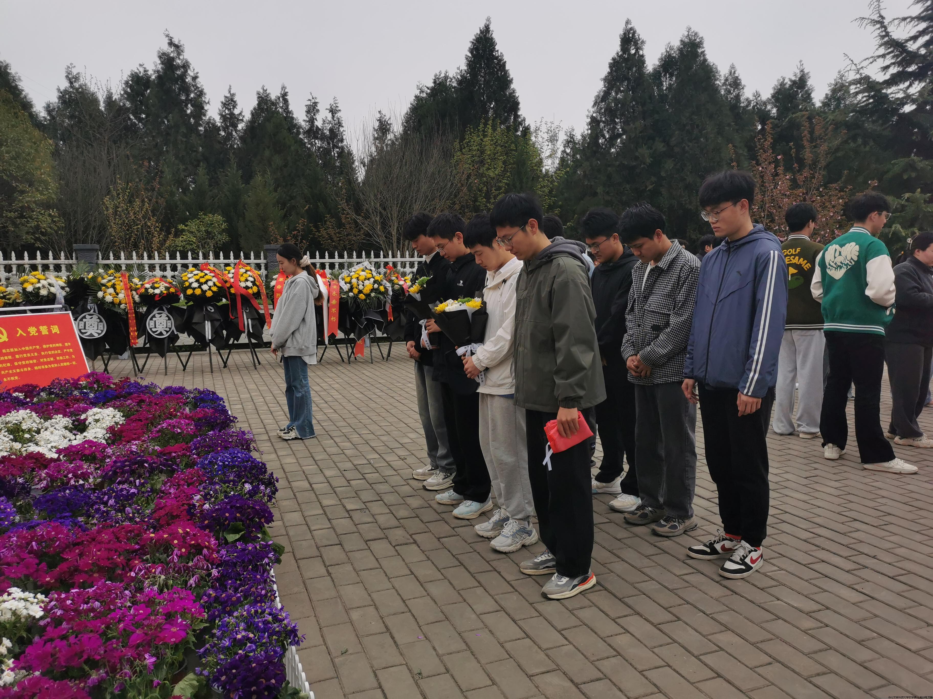 全体默哀三分钟.jpg
