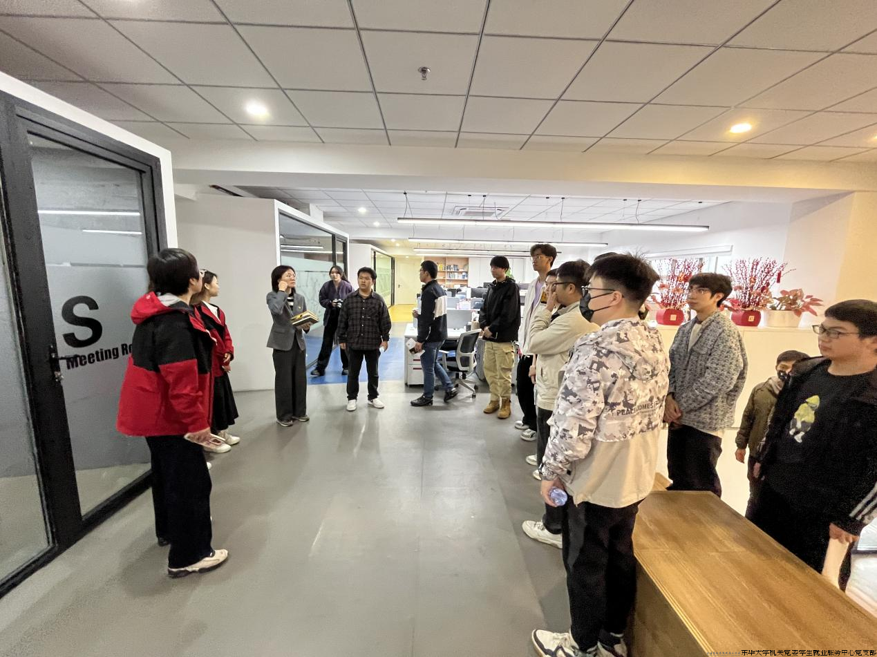 学生参观企业.png