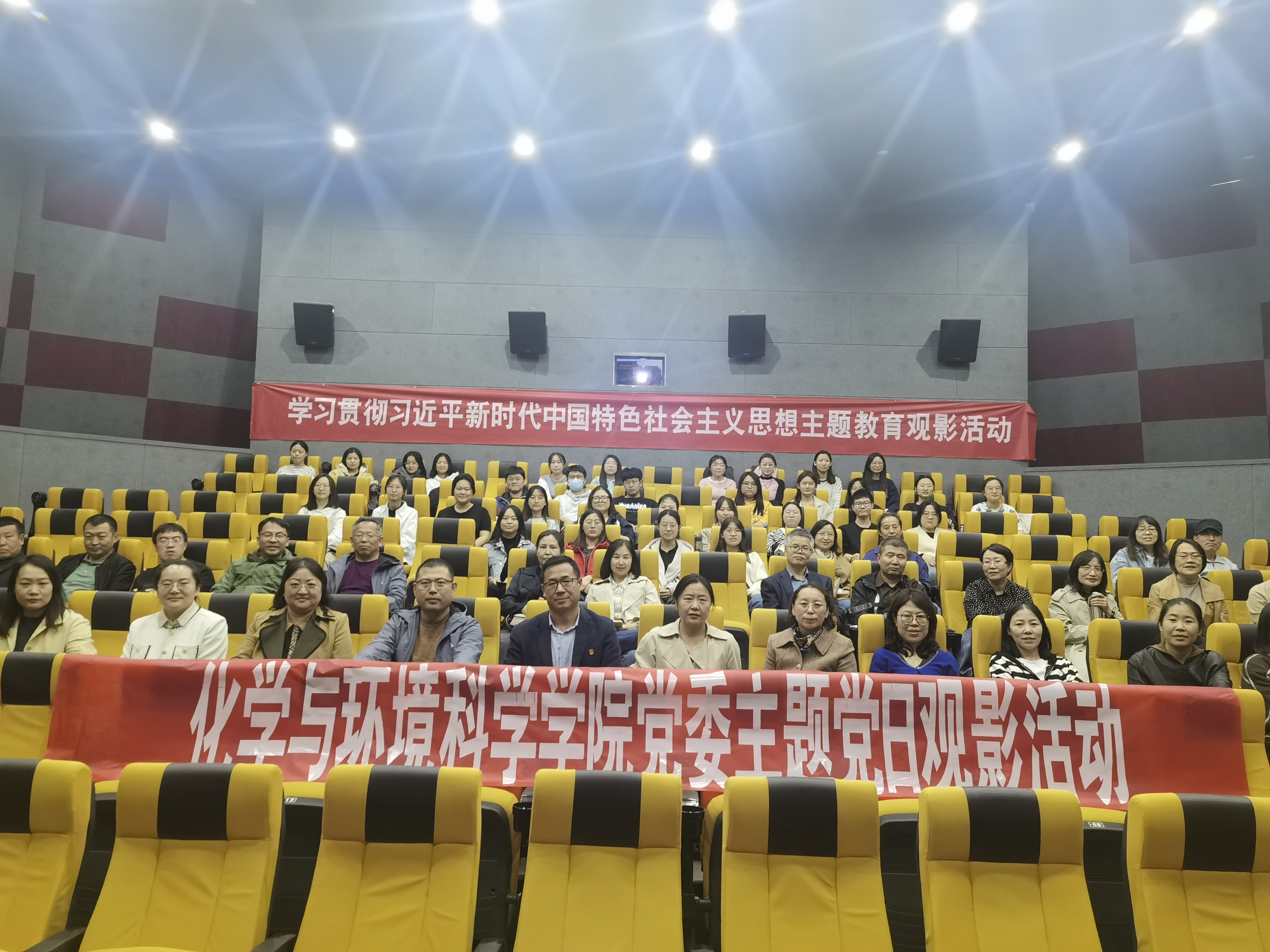 志愿军雄兵出击观影.jpg