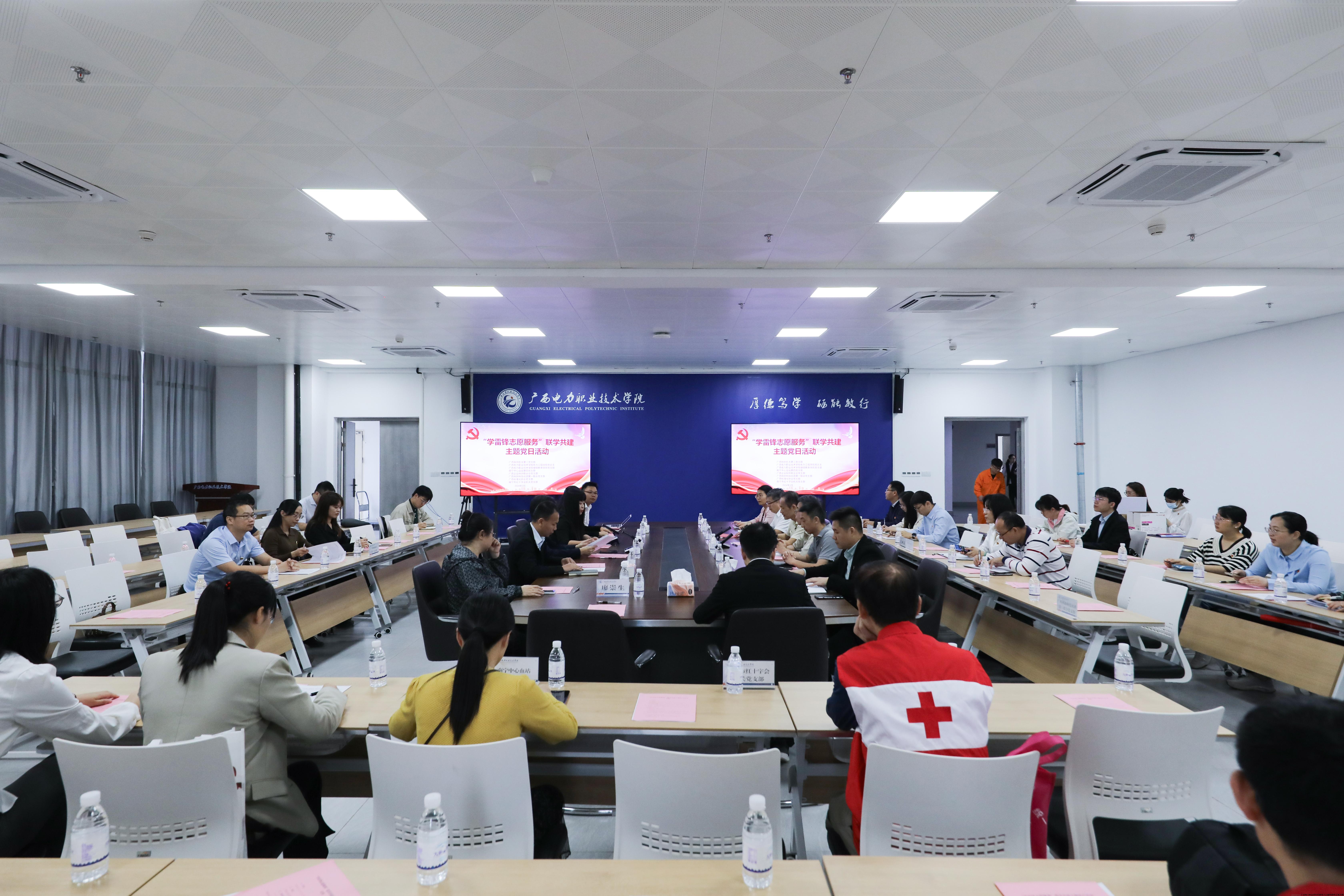 座谈会现场.jpg