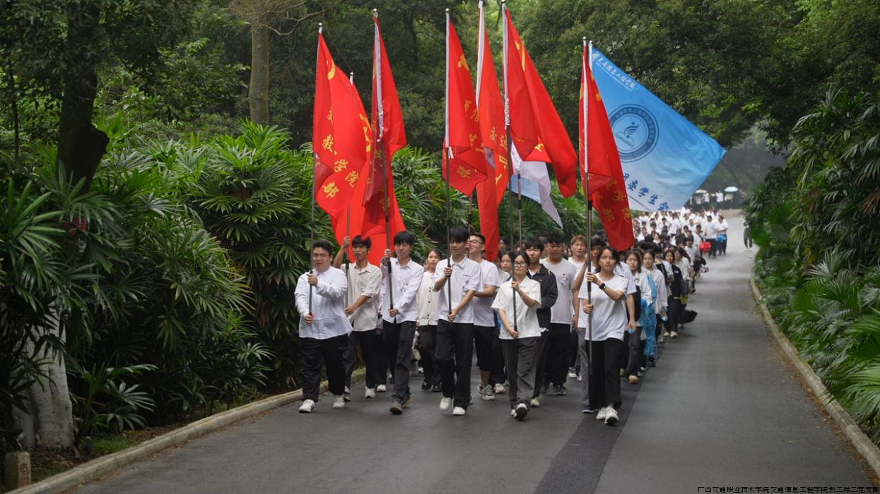 图一：徒步前行.png