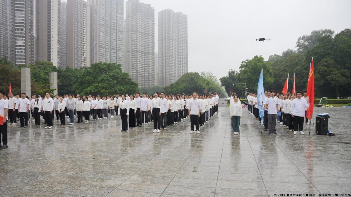 图三：凑唱国歌.png