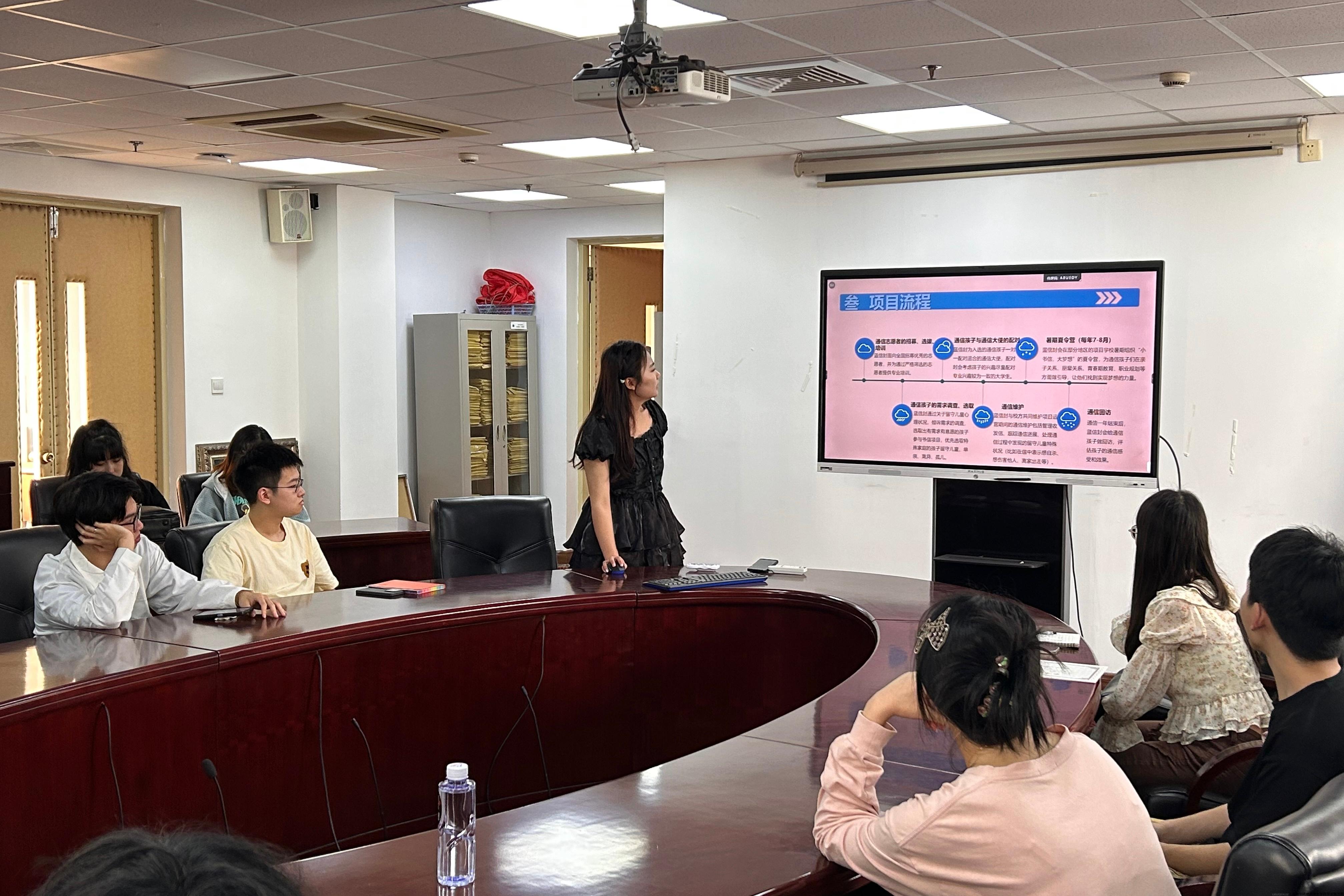 01-图为蓝信封宣讲会.JPG
